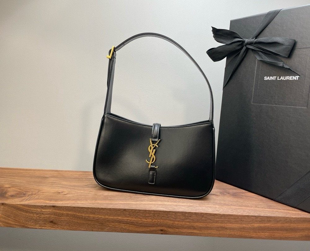 【𝑳𝑬 𝟓 𝑨 𝟕】𝙍𝙤𝙨𝙚 same style smooth plain leather 𝙃𝙊𝘽𝙊 handbag Plain leather gold/black 𝟔𝟓𝟕𝟐𝟐𝟖