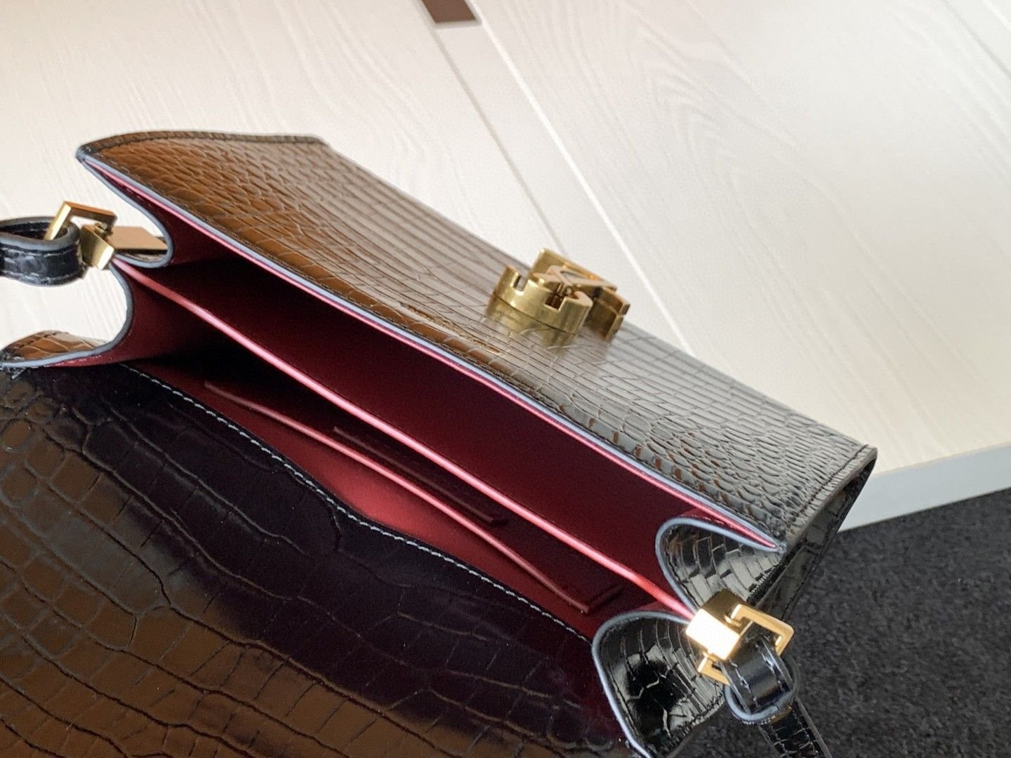 Cassandera Leather Handbag