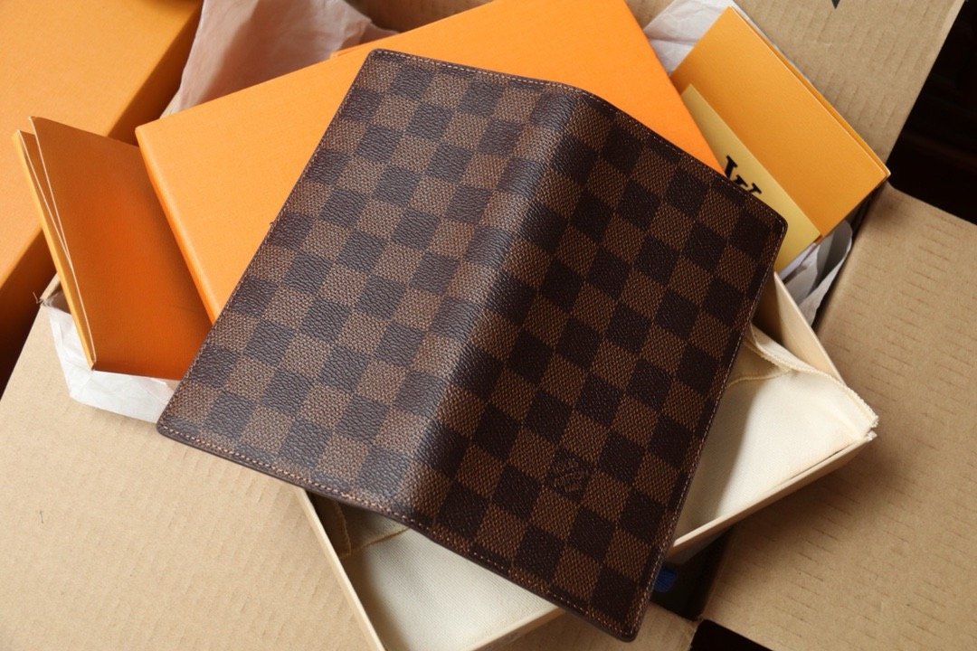 LV brazza wallet card holder