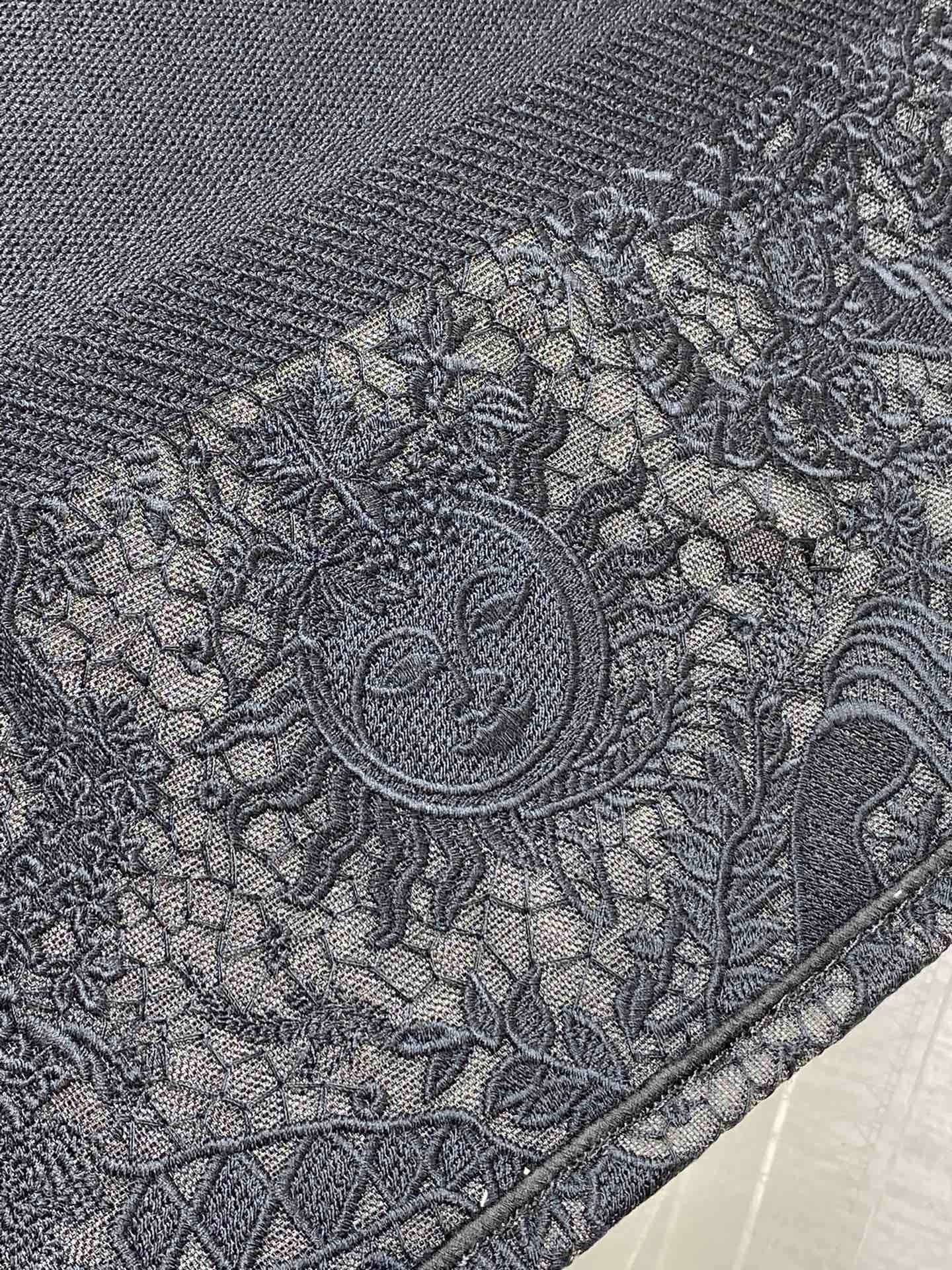 Black Tote's latest lace sun element series
