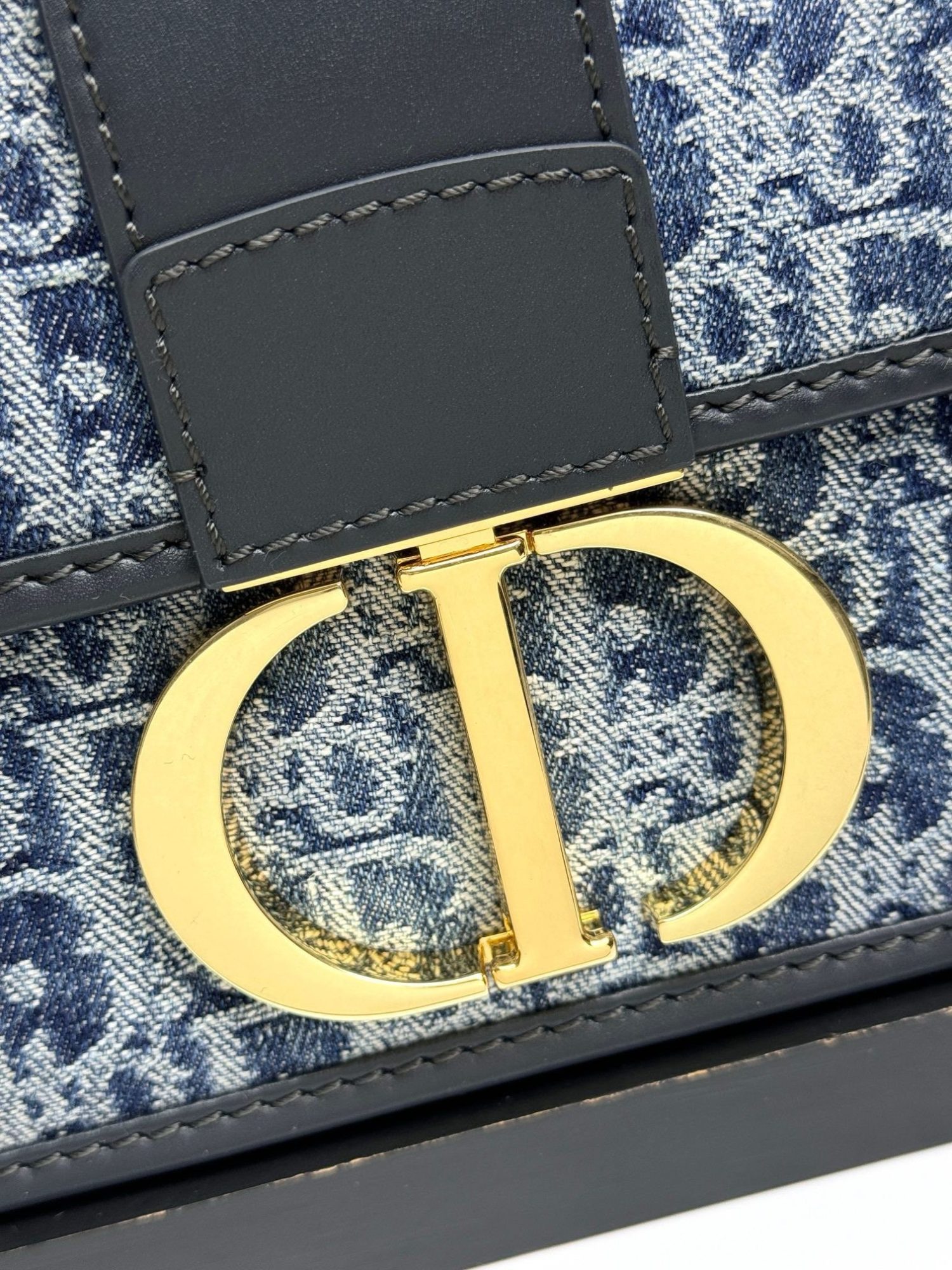 𝐃𝐢𝐨𝐫 𝟑𝟎 𝐌𝐨𝐧𝐭𝐚𝐢𝐠𝐧𝐞 chain denim D blue cloth D5002