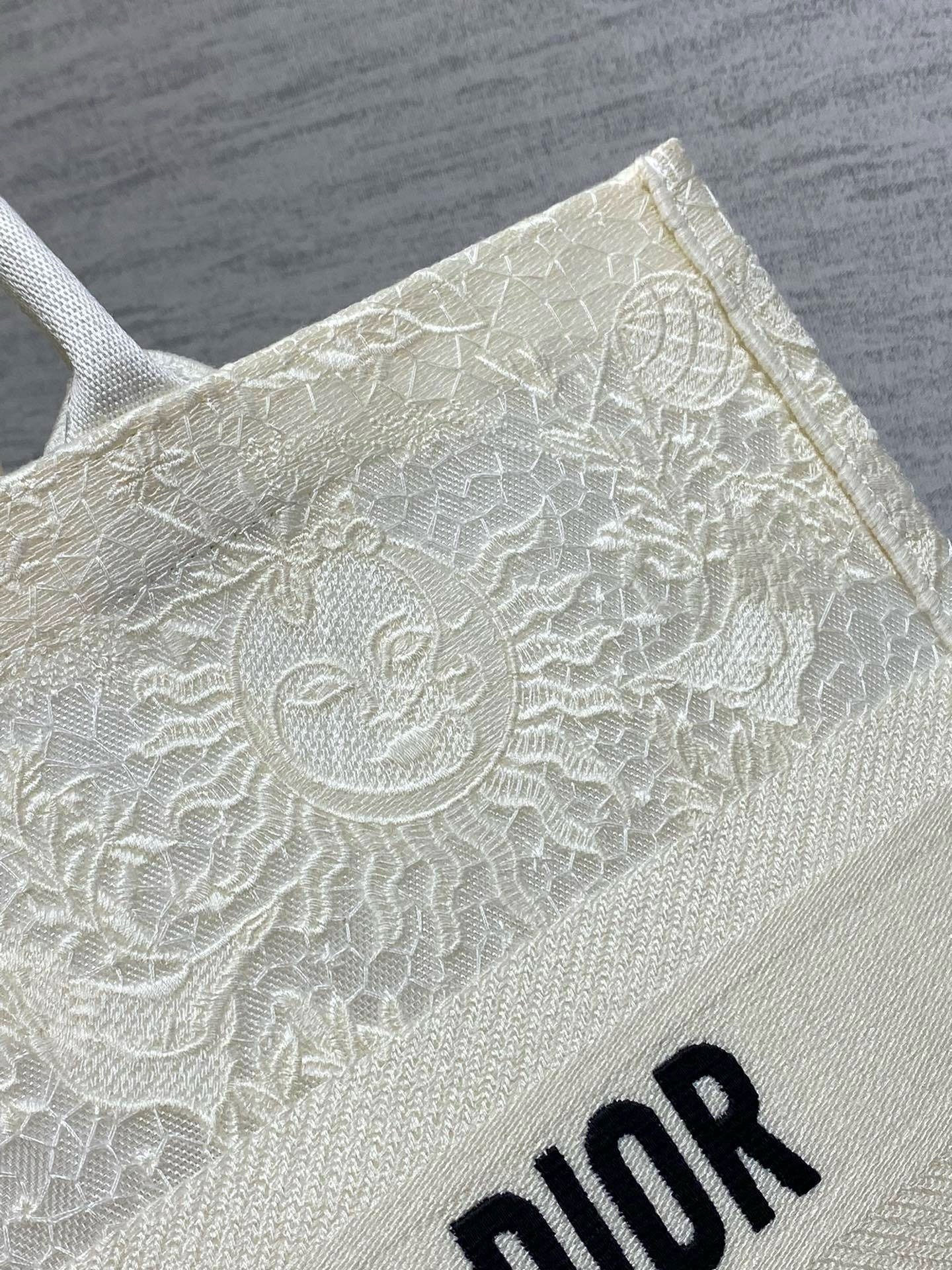 Tote's latest lace sun element series