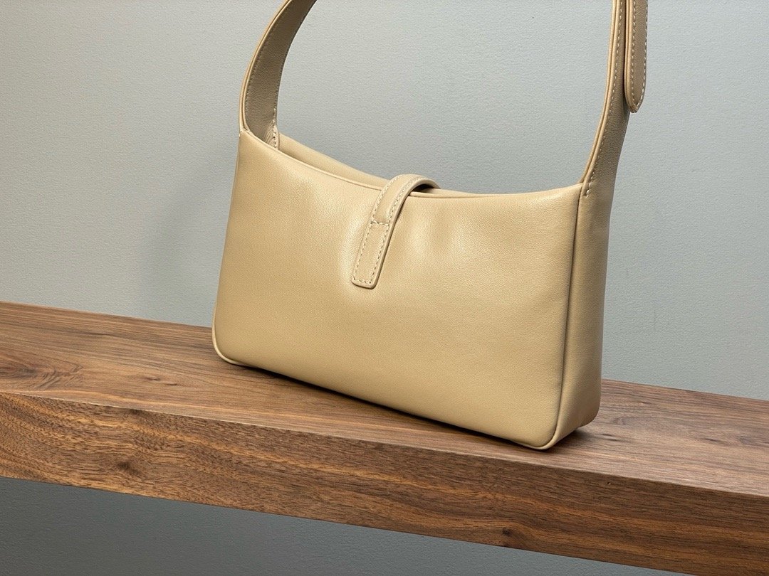 【𝑳𝑬 𝟓 𝑨 𝟕】𝙍𝙤𝙨𝙚 same style smooth plain leather 𝙃𝙊𝘽𝙊 handbag Plain leather Apricot Sheep Gold 𝟔𝟓𝟕𝟐𝟐𝟖