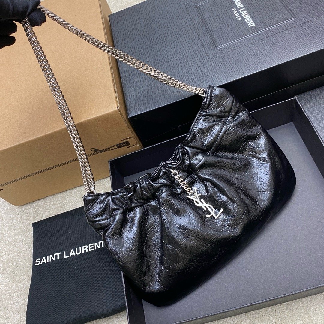 Cloud bag Mini leather shoulder bag Cloud-shaped underarm bag Wax leather black/antique silver 681632