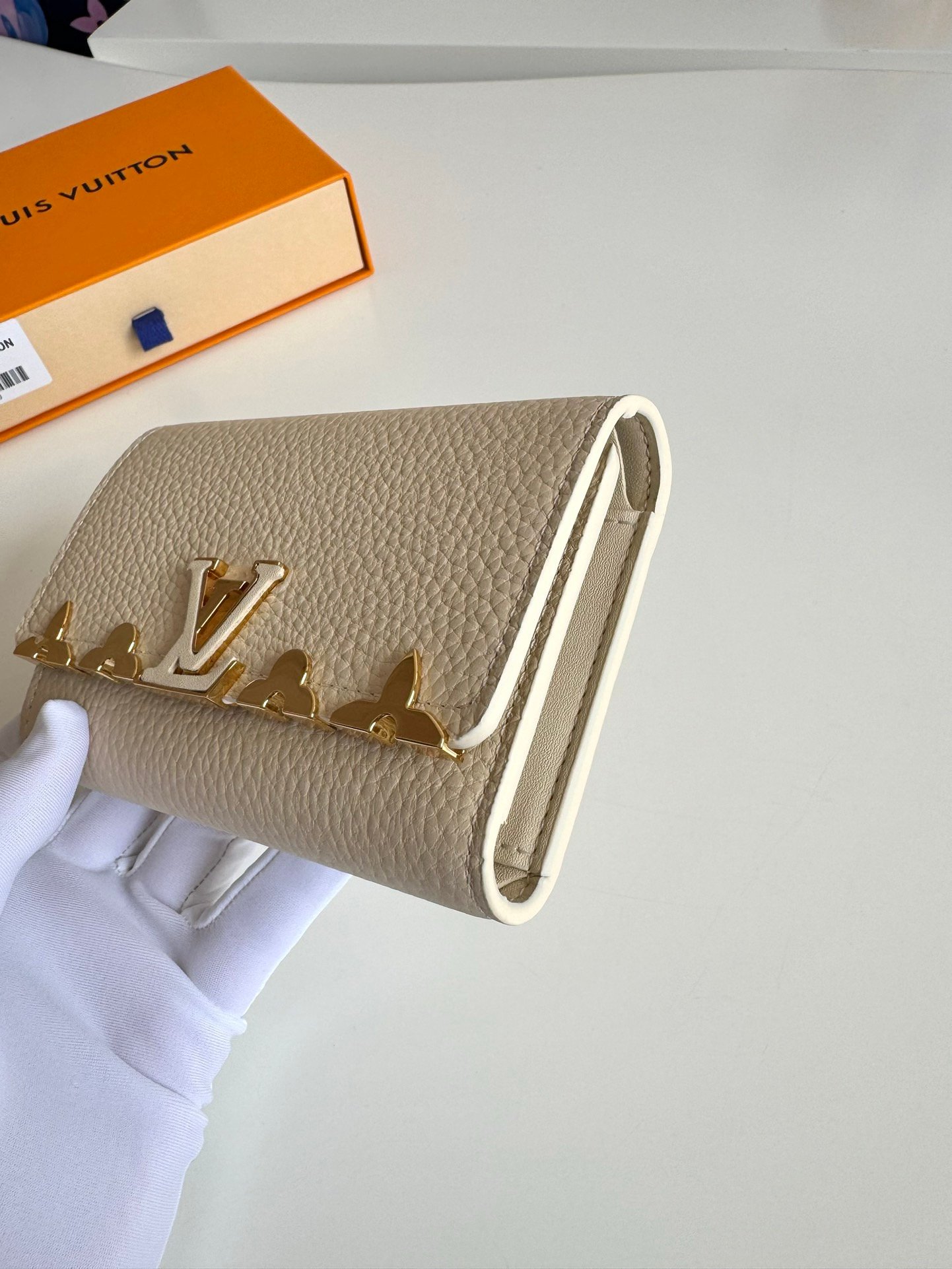 LV portefeuille capsine compact wallet wallet card holder
