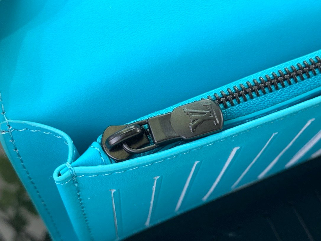 LV [brazza suit clip wallet] light blue (embossed)
