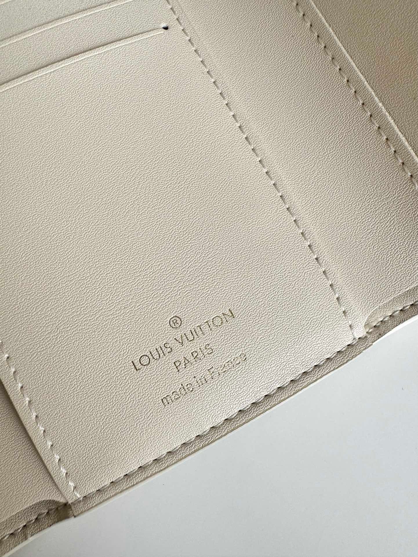 LV portefeuille capsine compact wallet wallet card holder