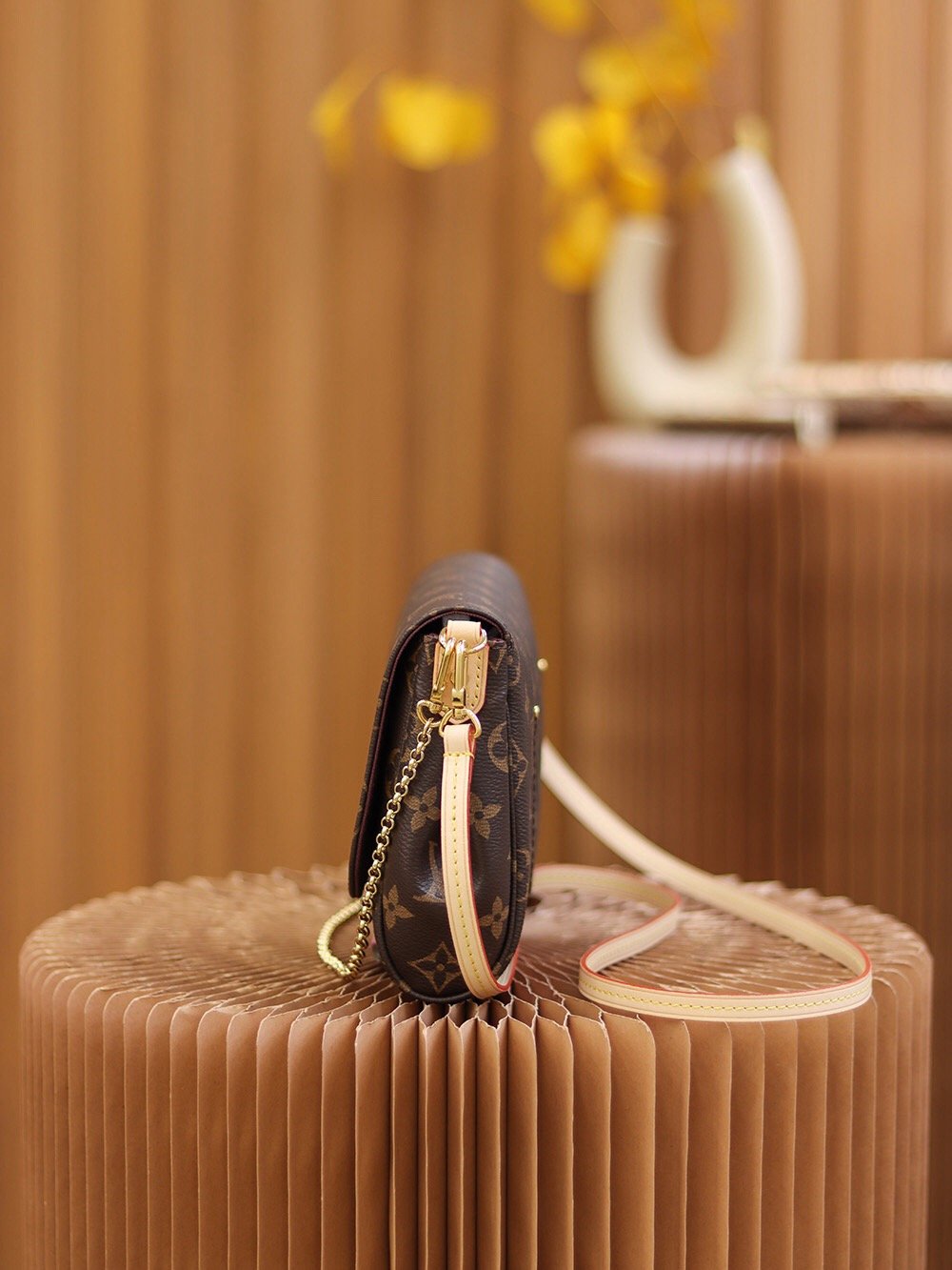 Louis Vuitton FAVORITE series m40718 26*15*4cm