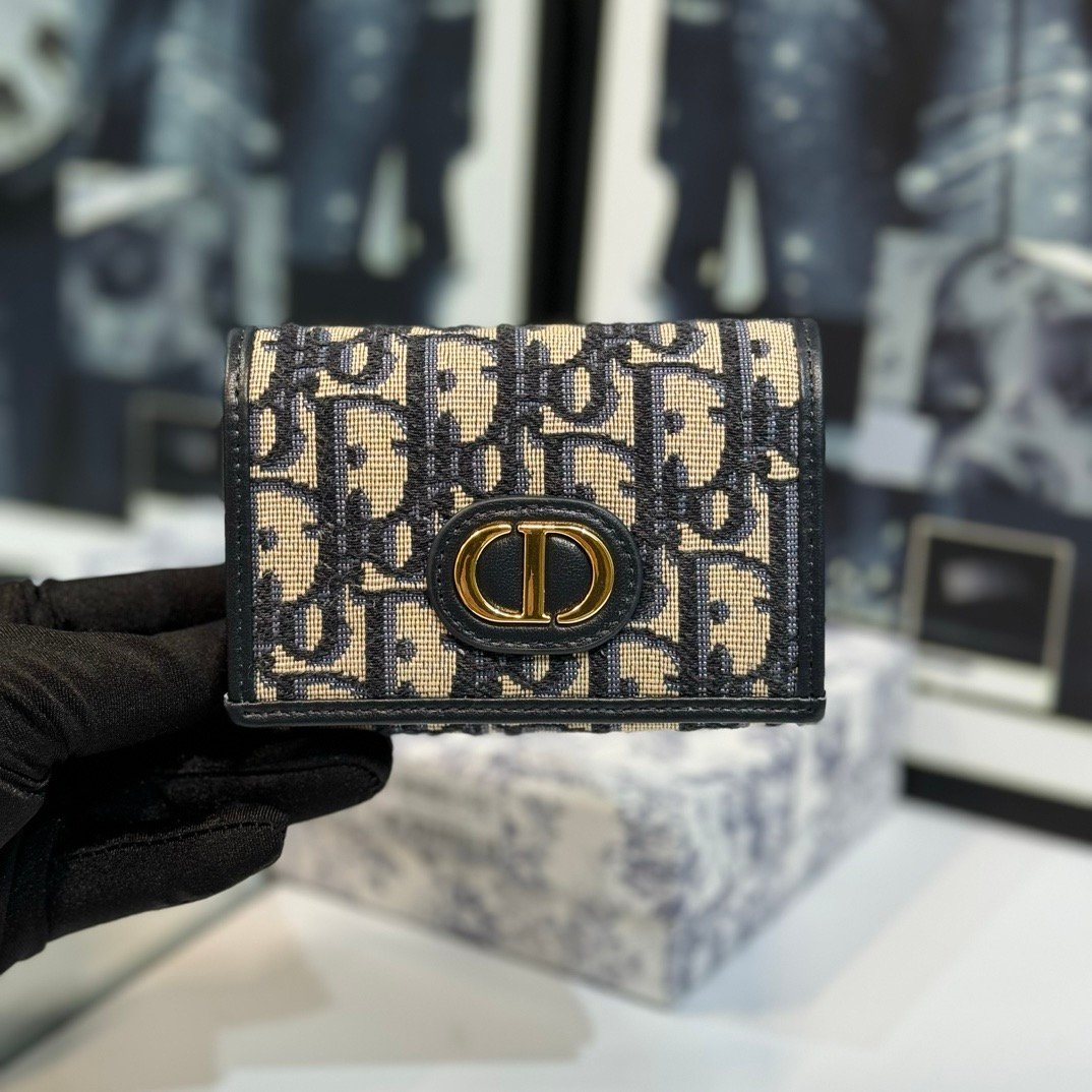 montaigne glycine wallet in blue oblique print fabric