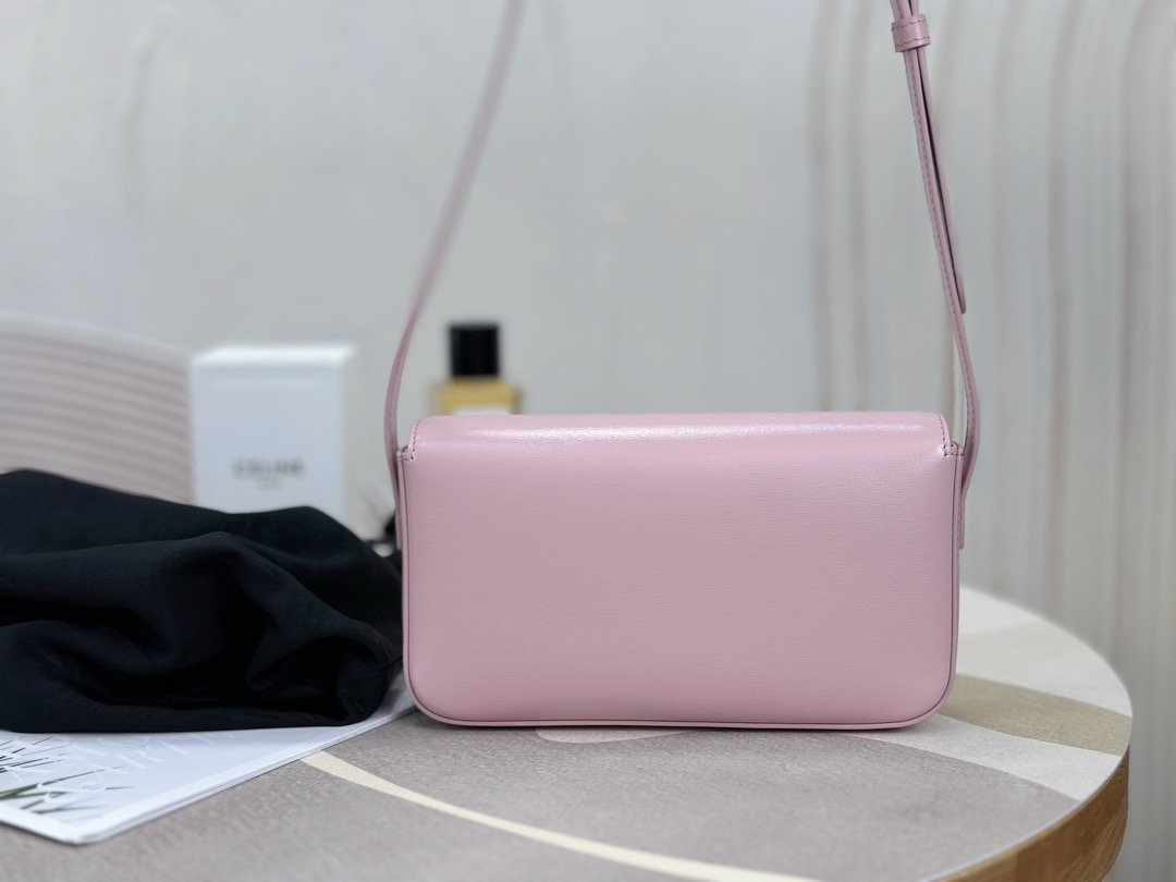 𝗖𝗘𝗟𝗜𝗡𝗘 | Arc de Triomphe Underarm Bag Pink 𝟮𝟬*𝟭𝟬*𝟰𝒄𝒎
