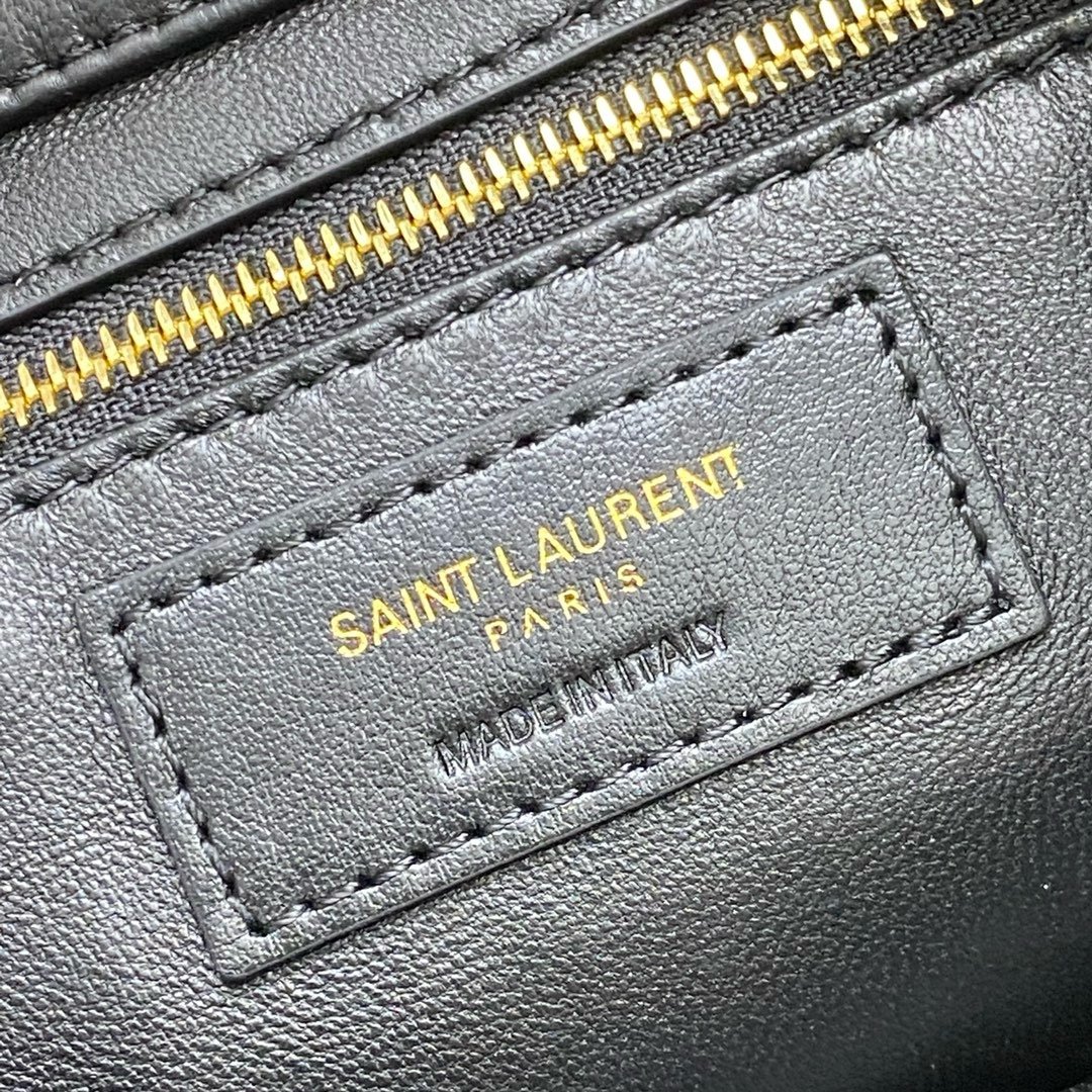▪️𝑳𝑬 5 𝐀̀ 7▪️New model. the hottest underarm bag. black sheepskin/antique gold 763419