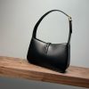 【𝑳𝑬 𝟓 𝑨 𝟕】𝙍𝙤𝙨𝙚 same style smooth plain leather 𝙃𝙊𝘽𝙊 handbag Plain leather gold/black 𝟔𝟓𝟕𝟐𝟐𝟖