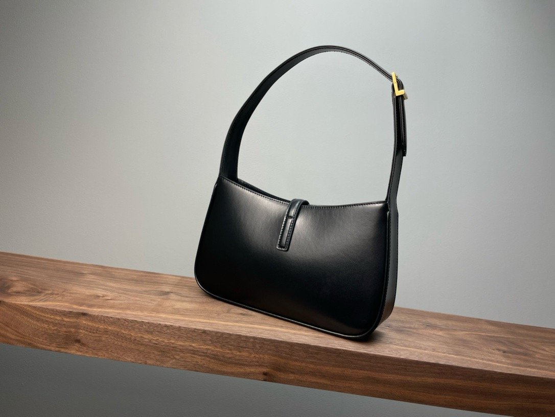 【𝑳𝑬 𝟓 𝑨 𝟕】𝙍𝙤𝙨𝙚 same style smooth plain leather 𝙃𝙊𝘽𝙊 handbag Plain leather gold/black 𝟔𝟓𝟕𝟐𝟐𝟖