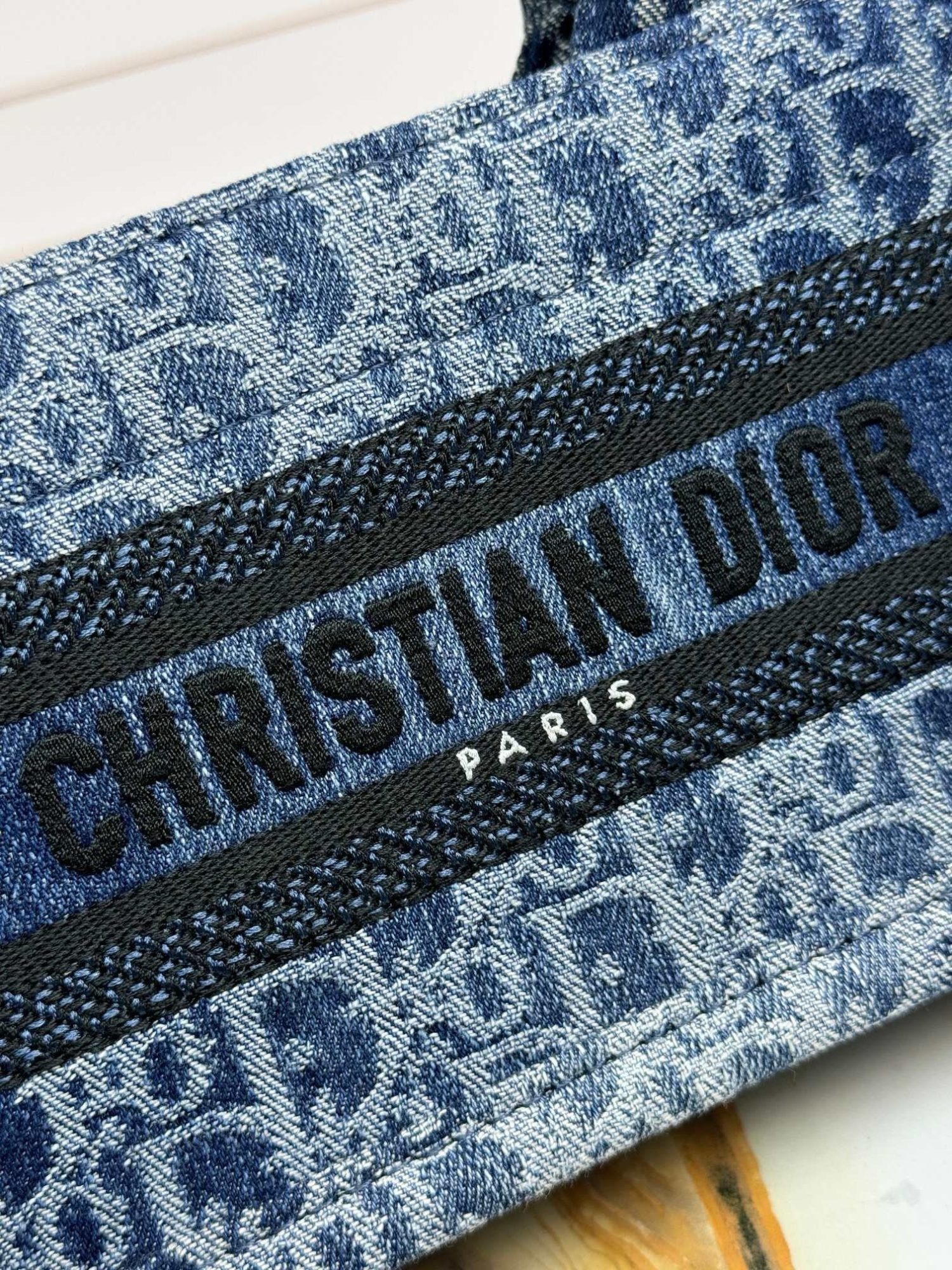 𝐃𝐢𝐨𝐫 𝐁𝐨𝐨𝐤 𝐓𝐨𝐭𝐞 Shoulder strap mini denim D D6687