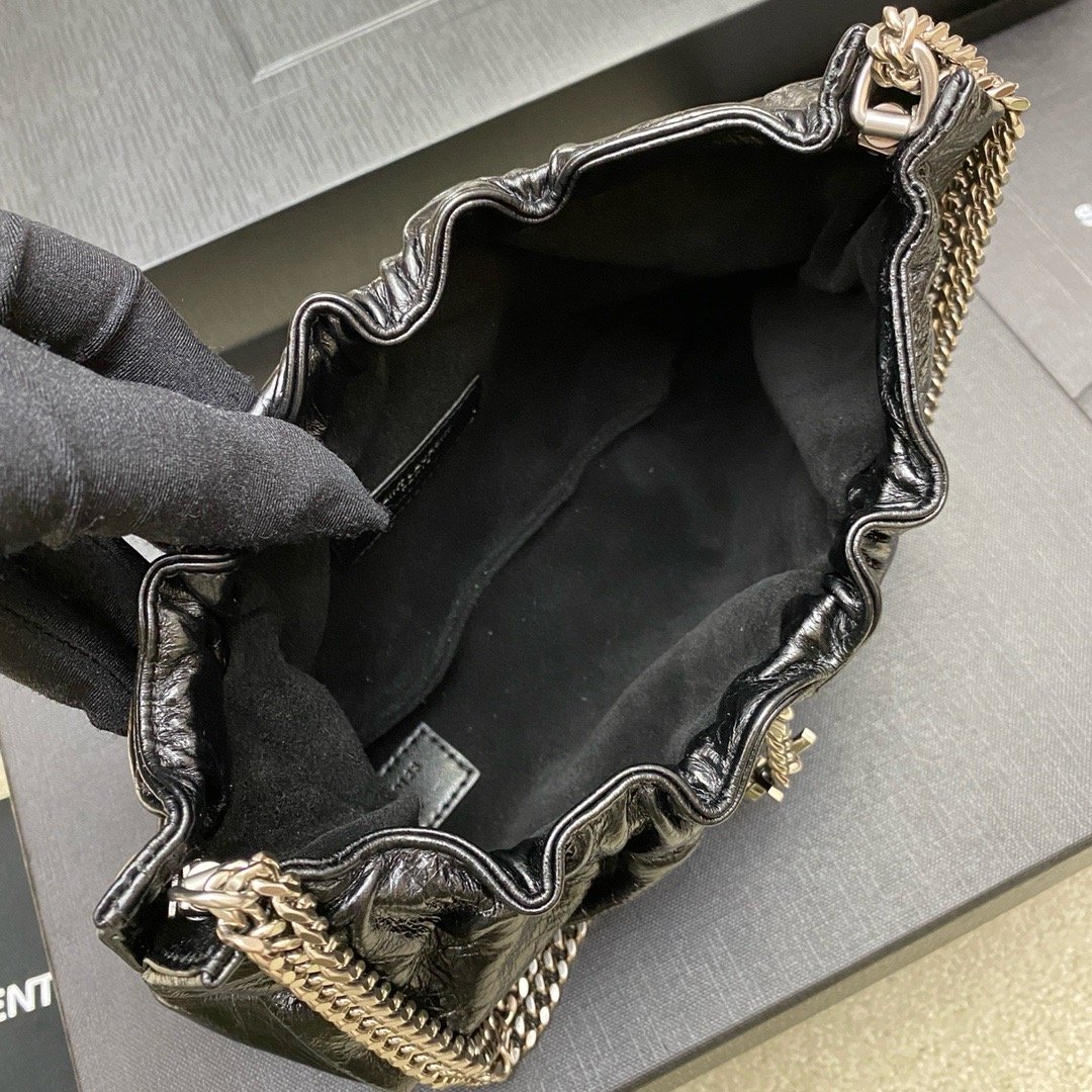 Cloud bag Mini leather shoulder bag Cloud-shaped underarm bag Wax leather black/antique silver 681632