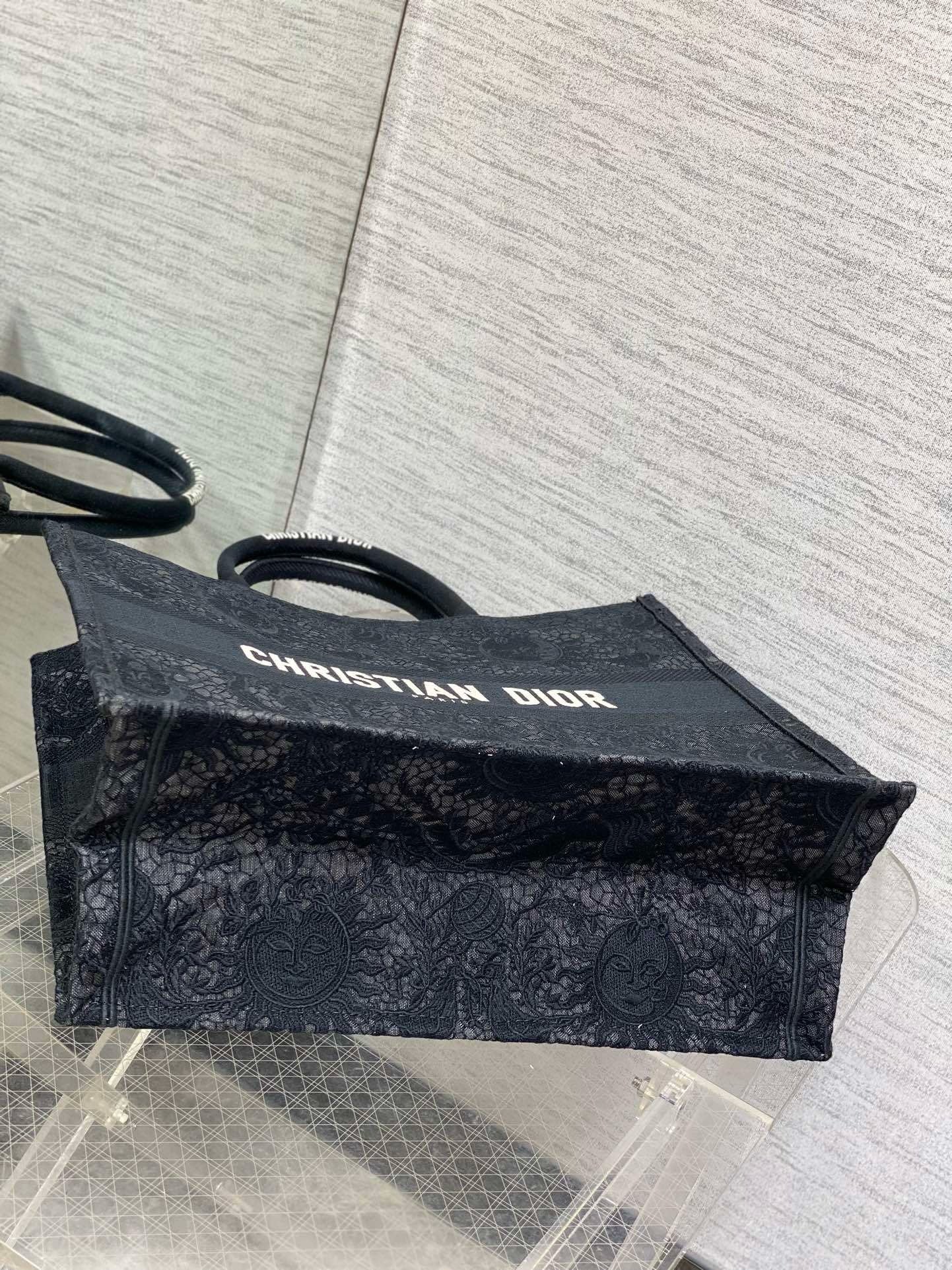 Black Tote's latest lace sun element series