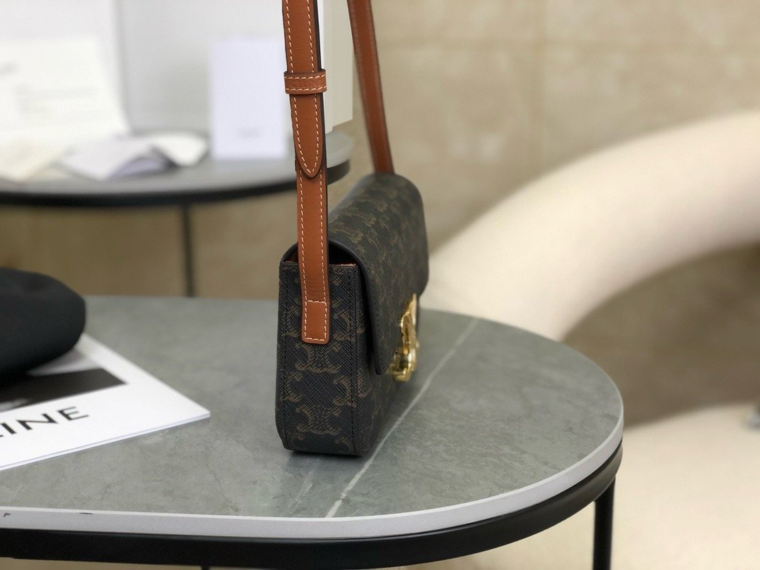 𝗖𝗘𝗟𝗜𝗡𝗘 | Arc de Triomphe underarm bag black 𝟮𝟬*𝟭𝟬*𝟰𝒄𝒎