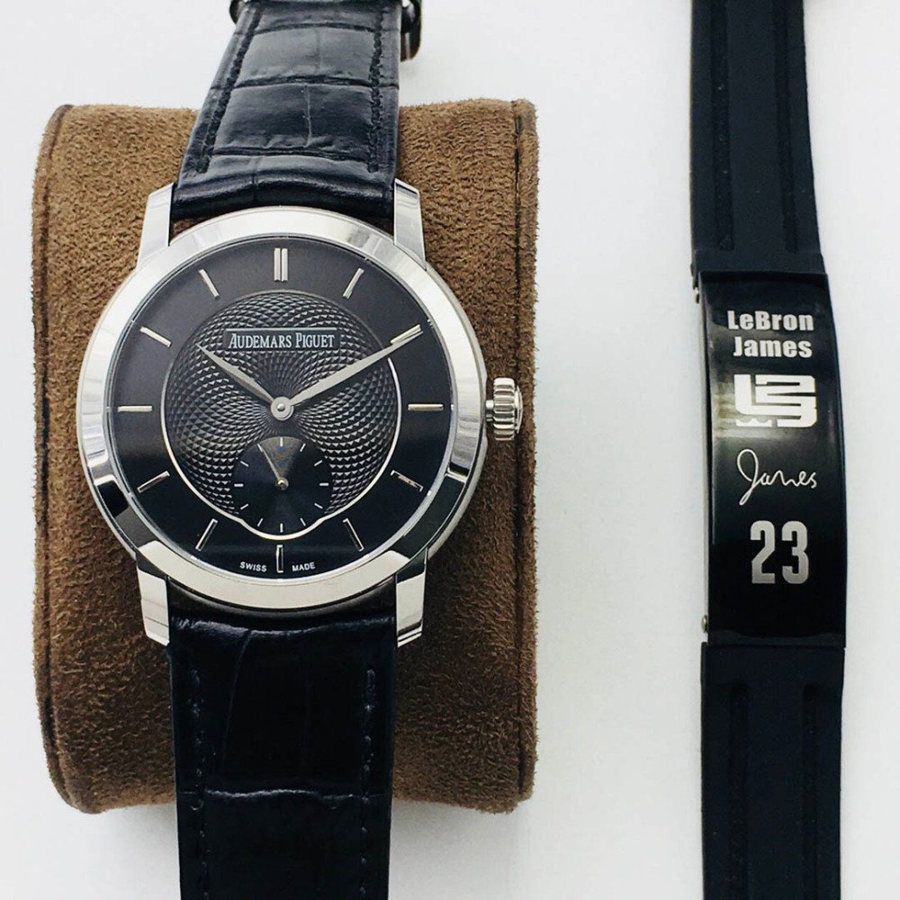 Audemars Piguet Mechanical Watch Diameter: 39 mm