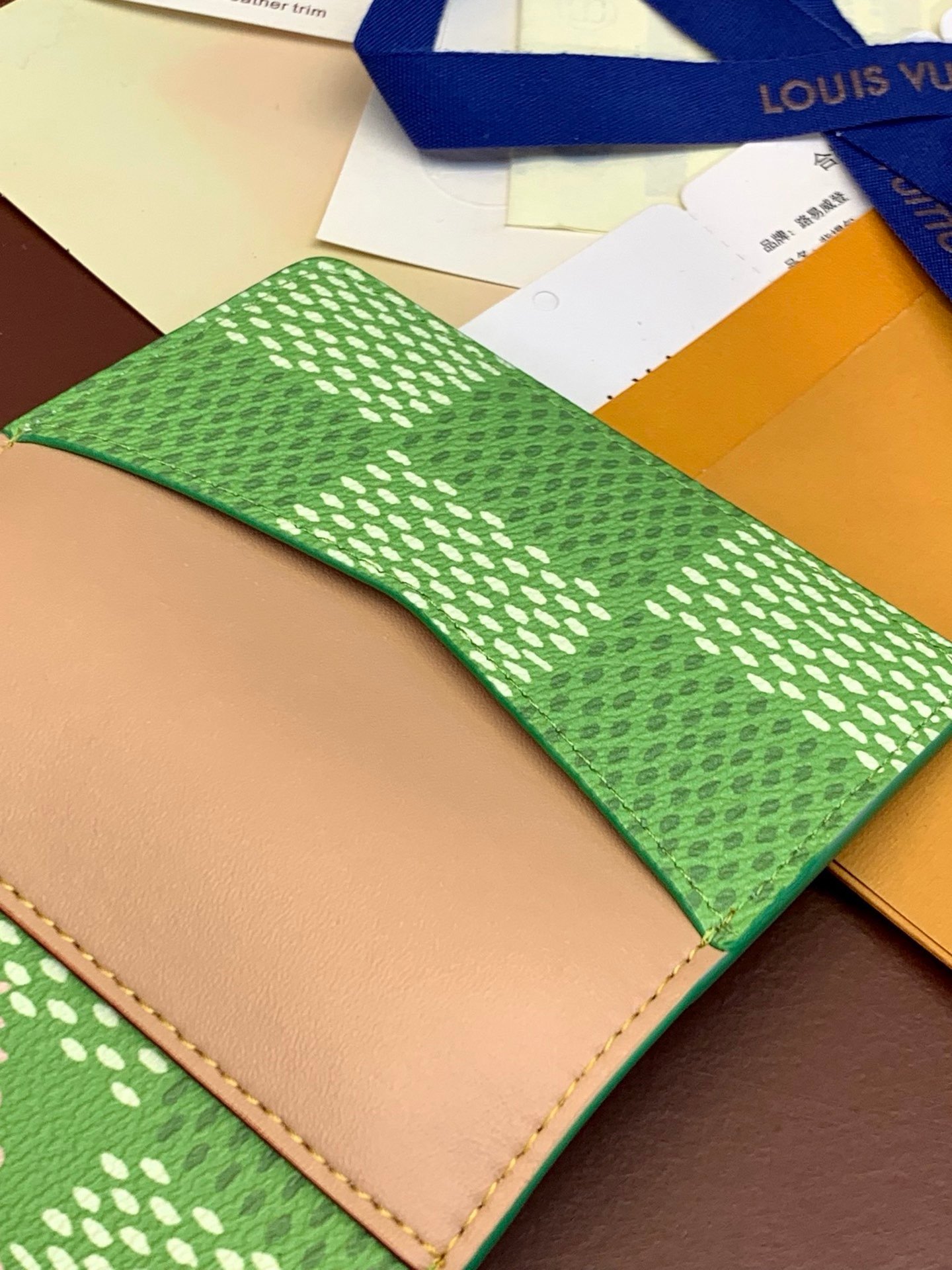 l.vuitton marque deposee bright colors 7.5×1×1 cm