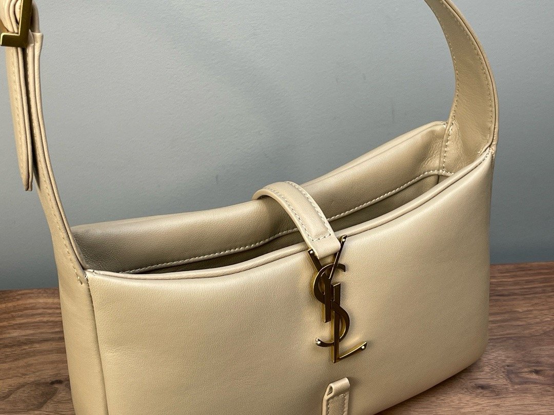 【𝑳𝑬 𝟓 𝑨 𝟕】𝙍𝙤𝙨𝙚 same style smooth plain leather 𝙃𝙊𝘽𝙊 handbag Plain leather Apricot Sheep Gold 𝟔𝟓𝟕𝟐𝟐𝟖