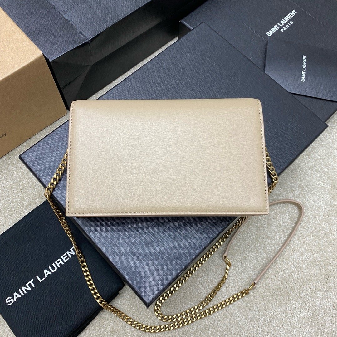 LE CASSANDRE Smooth Leather Envelope Chain Wallet Apricot Lambskin/Gold 743050-2
