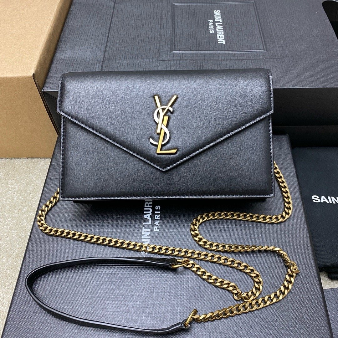LE CASSANDRE Smooth leather envelope and chain wallet Black lambskin/gold 743050