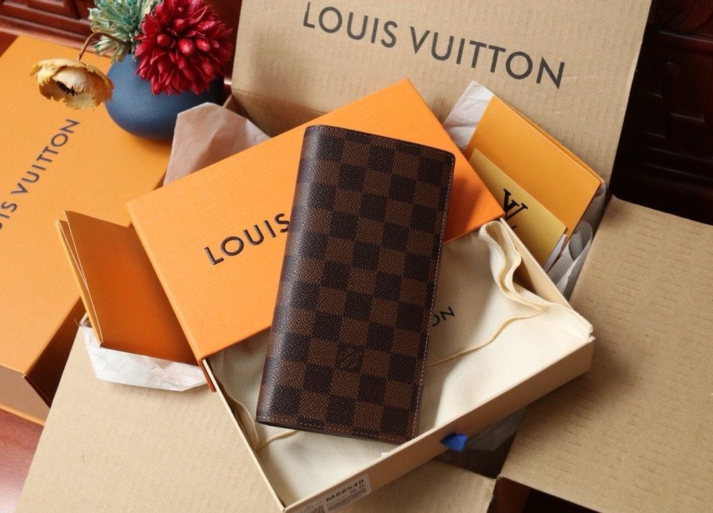 LV brazza wallet card holder