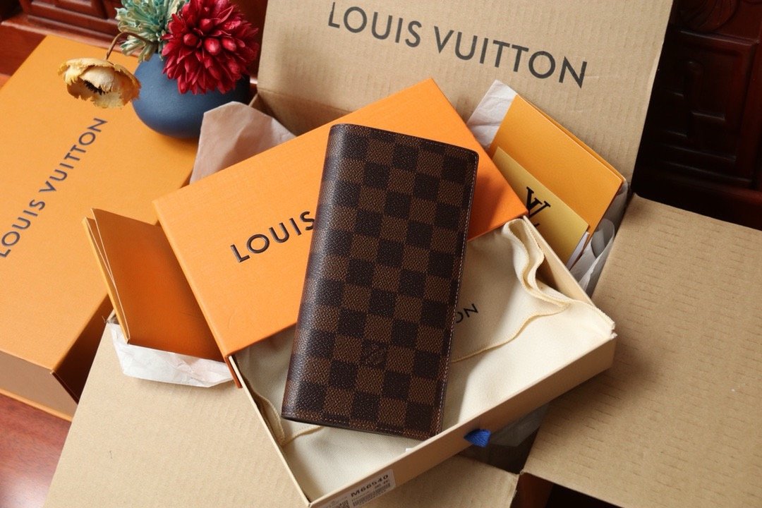 LV brazza wallet card holder