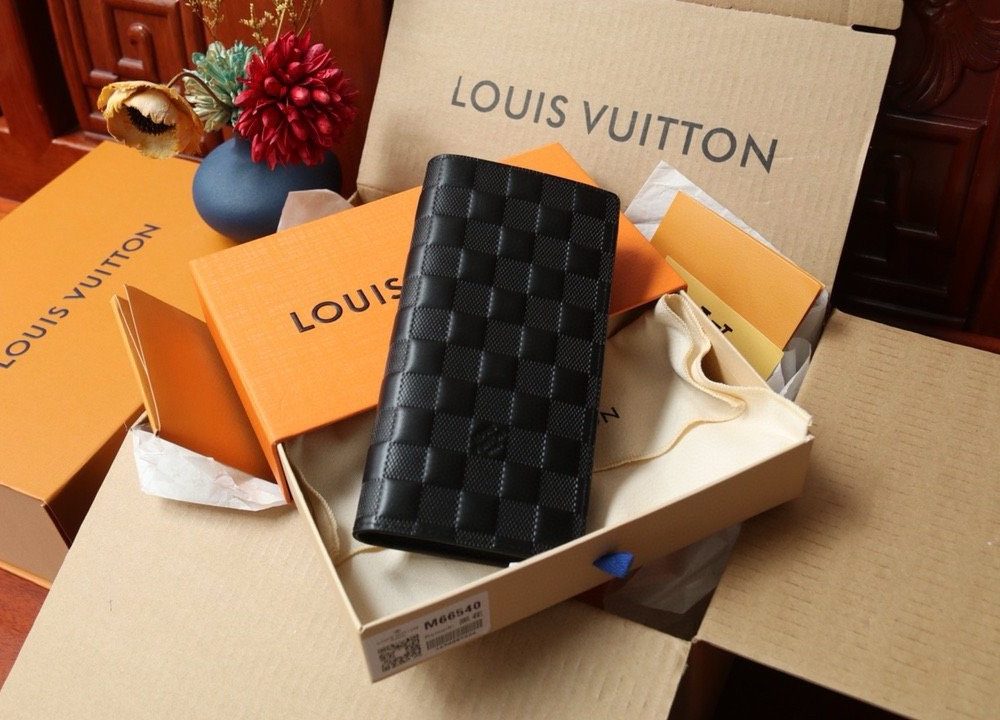 LV brazza wallet card holder embossed style