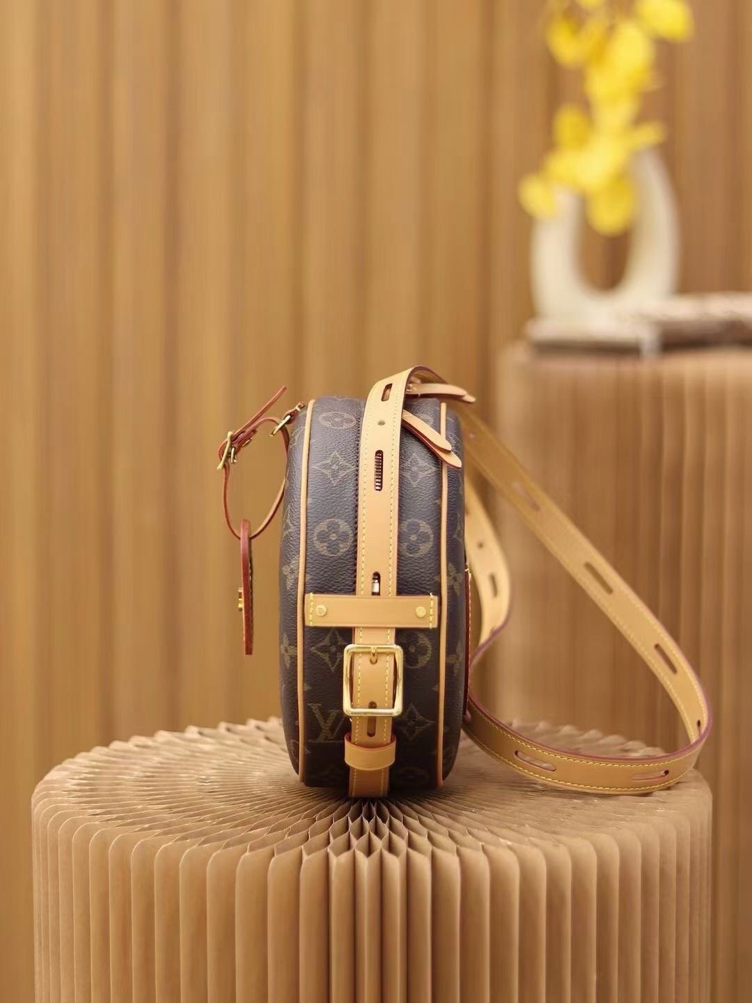 Louis Vuitton Boite chaau soue soft round cake 20x22.5x8cm