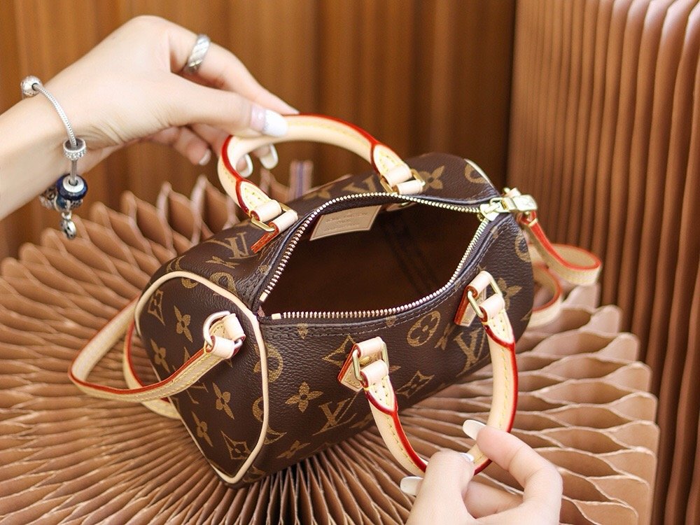 Louis Vuitton NANO SPEEDY枕头包系列 m61252