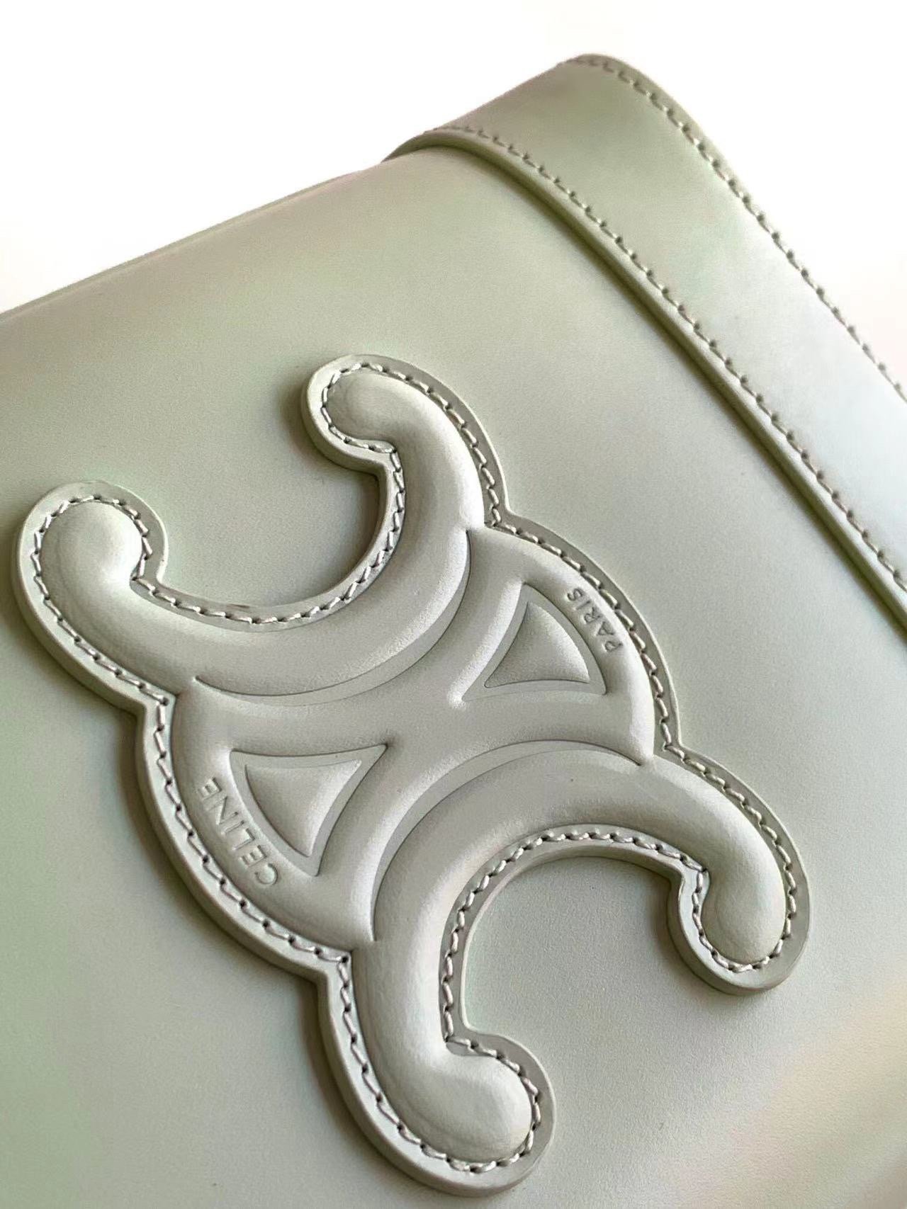 CEL1N_E CUIR TRIOMPHE Mini Smooth Cowhide Bucket Bag Light Green 19.5 X 16 X 7 cm