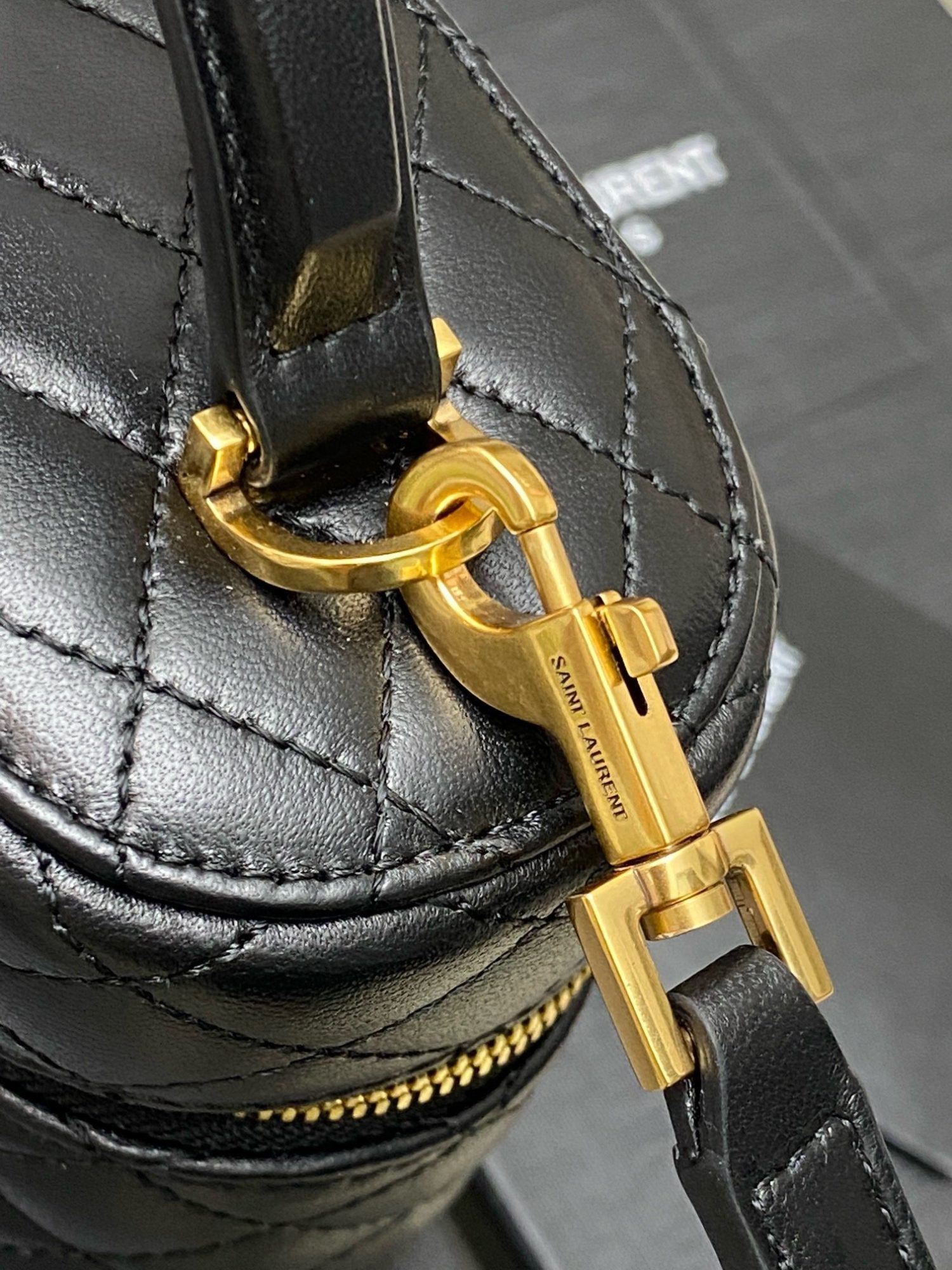 Hot sale 𝙈𝙞𝙣𝙞 sheepskin shoulder strap clutch cosmetic bag 766731