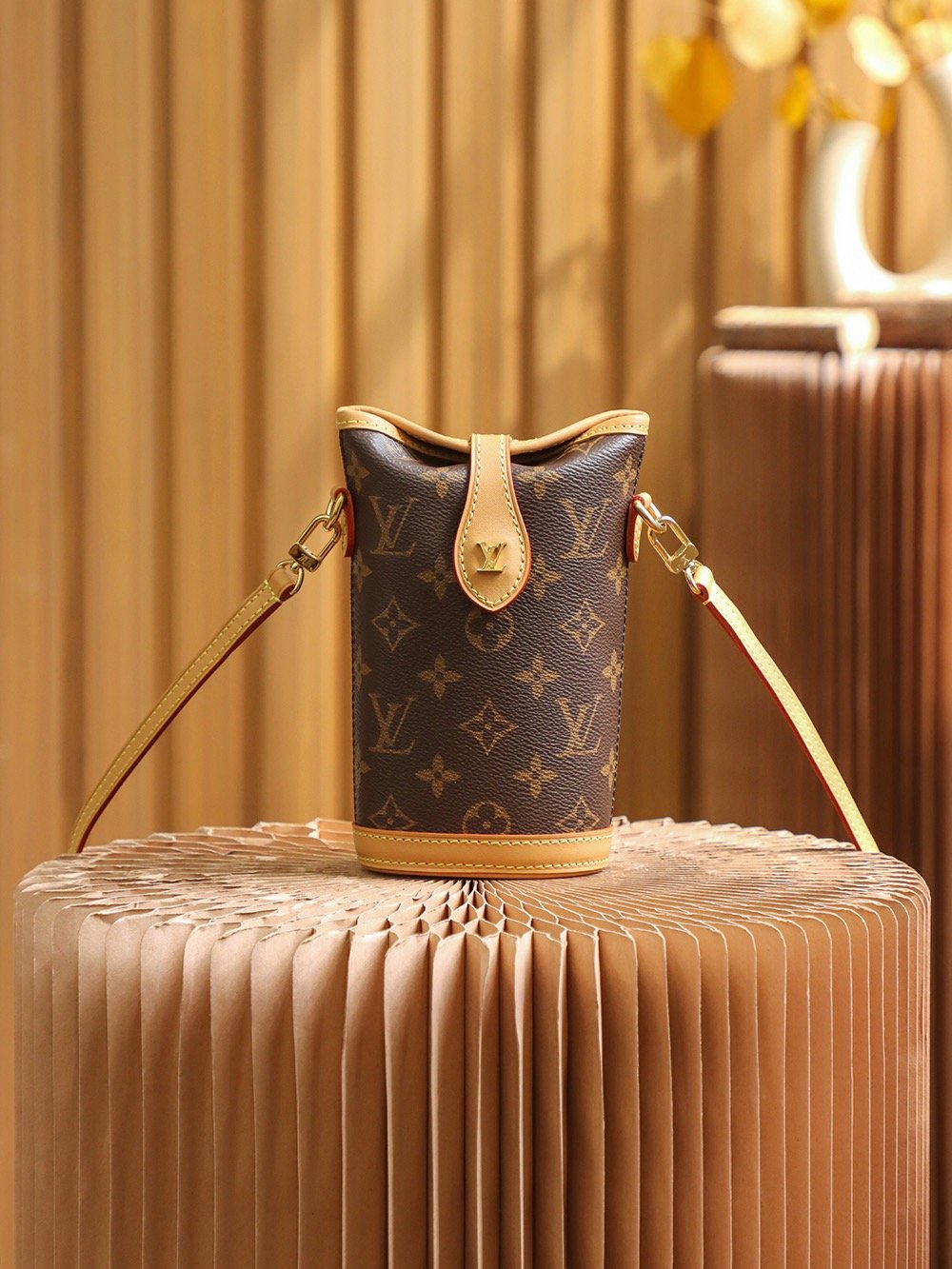 Louis Vuitton FOLD ME系列#m80874# SP 14.5*18*6.5cm