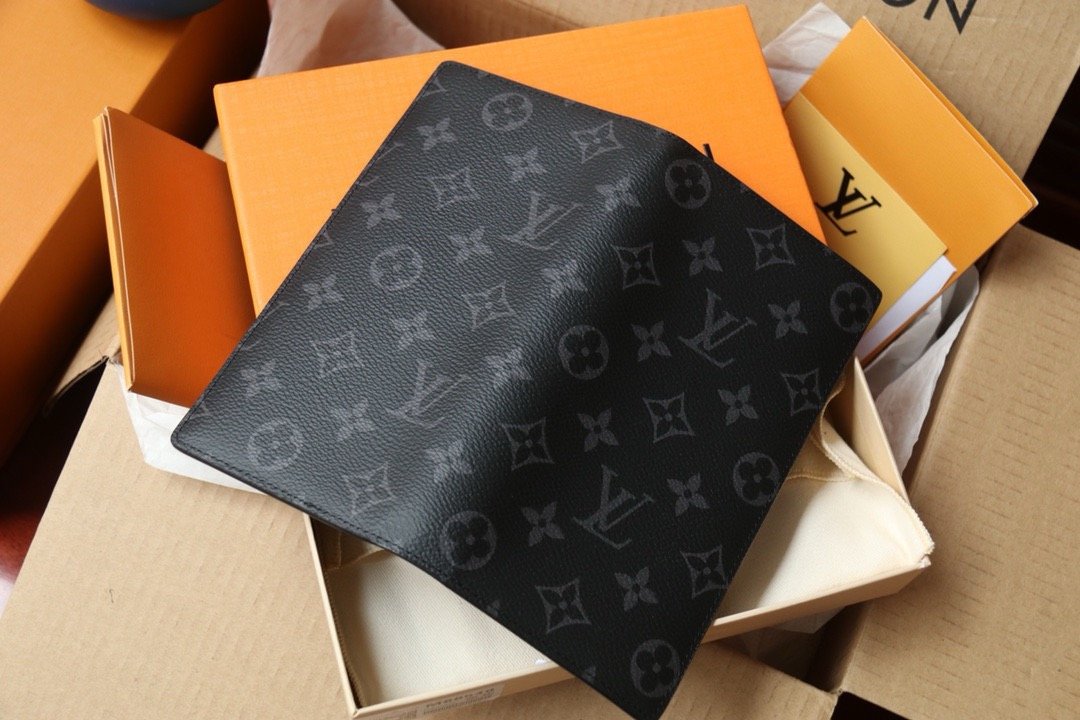 LV brazza wallet