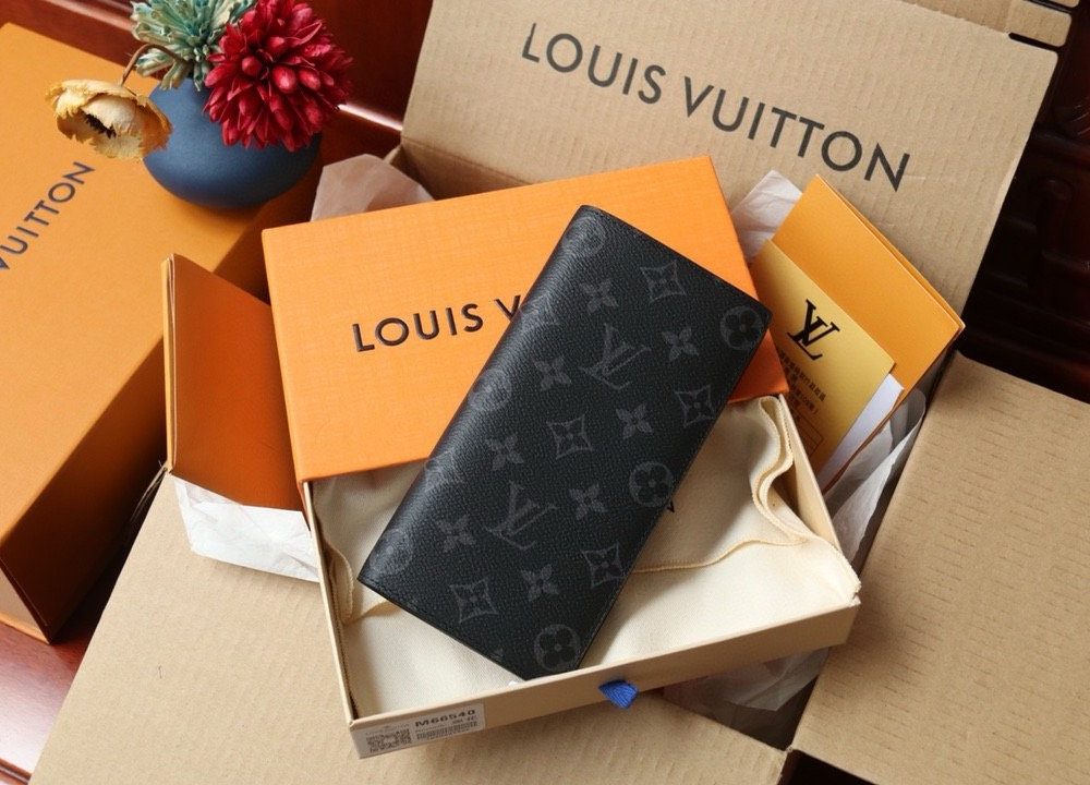 LV brazza wallet