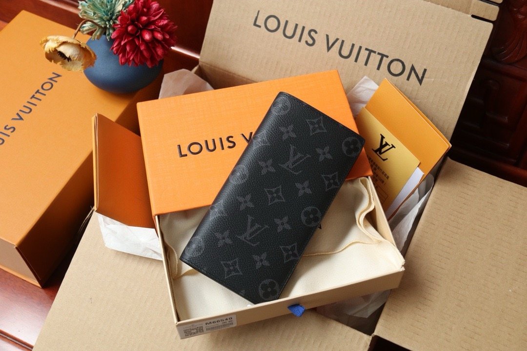 LV brazza wallet