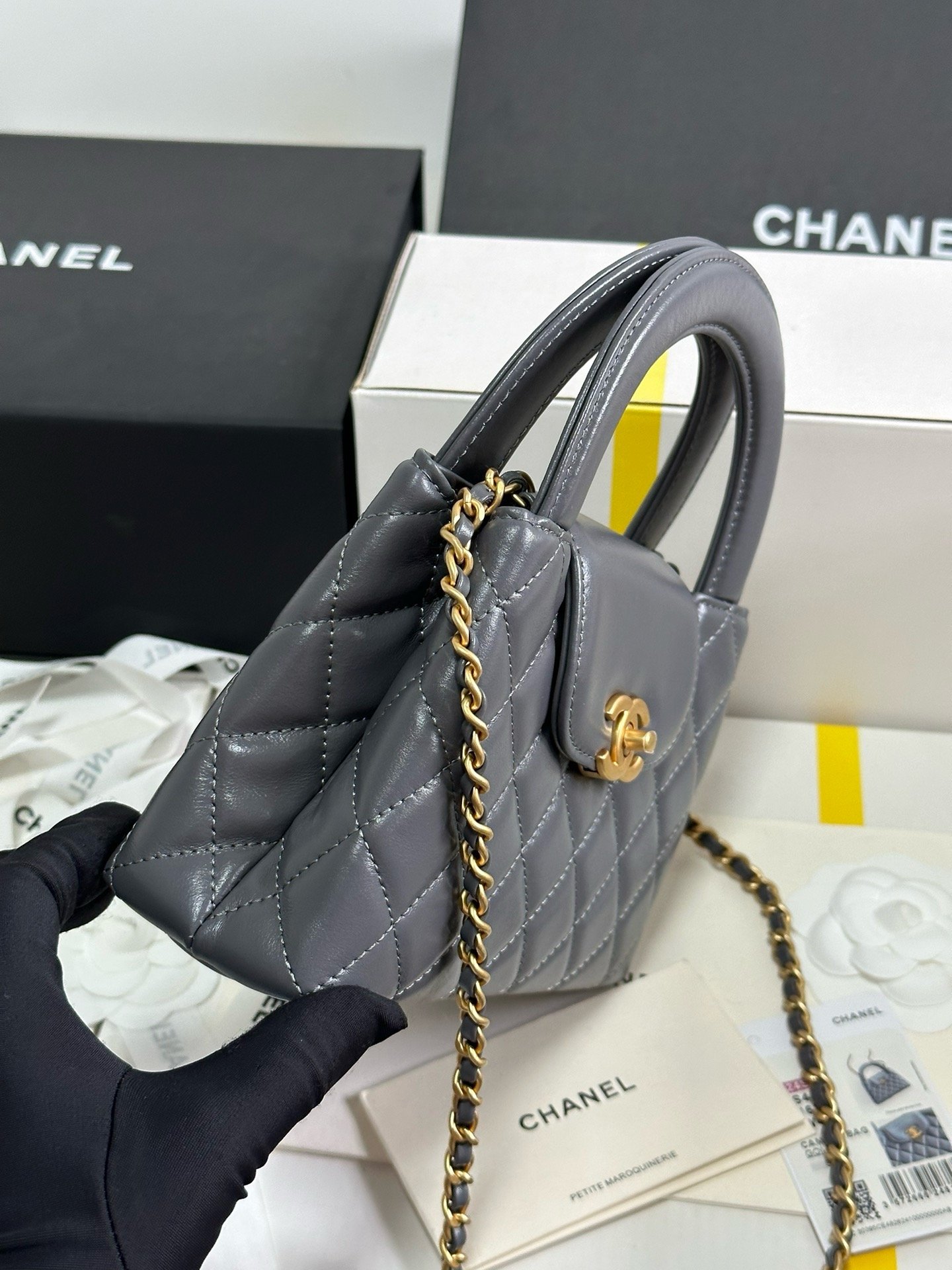 𝗖𝗵𝗮𝗻𝗲𝟭 𝟮𝟯𝗞 series 🖤 𝗞𝗲𝗹𝗹𝘆 portable chain bag large AS4416W880