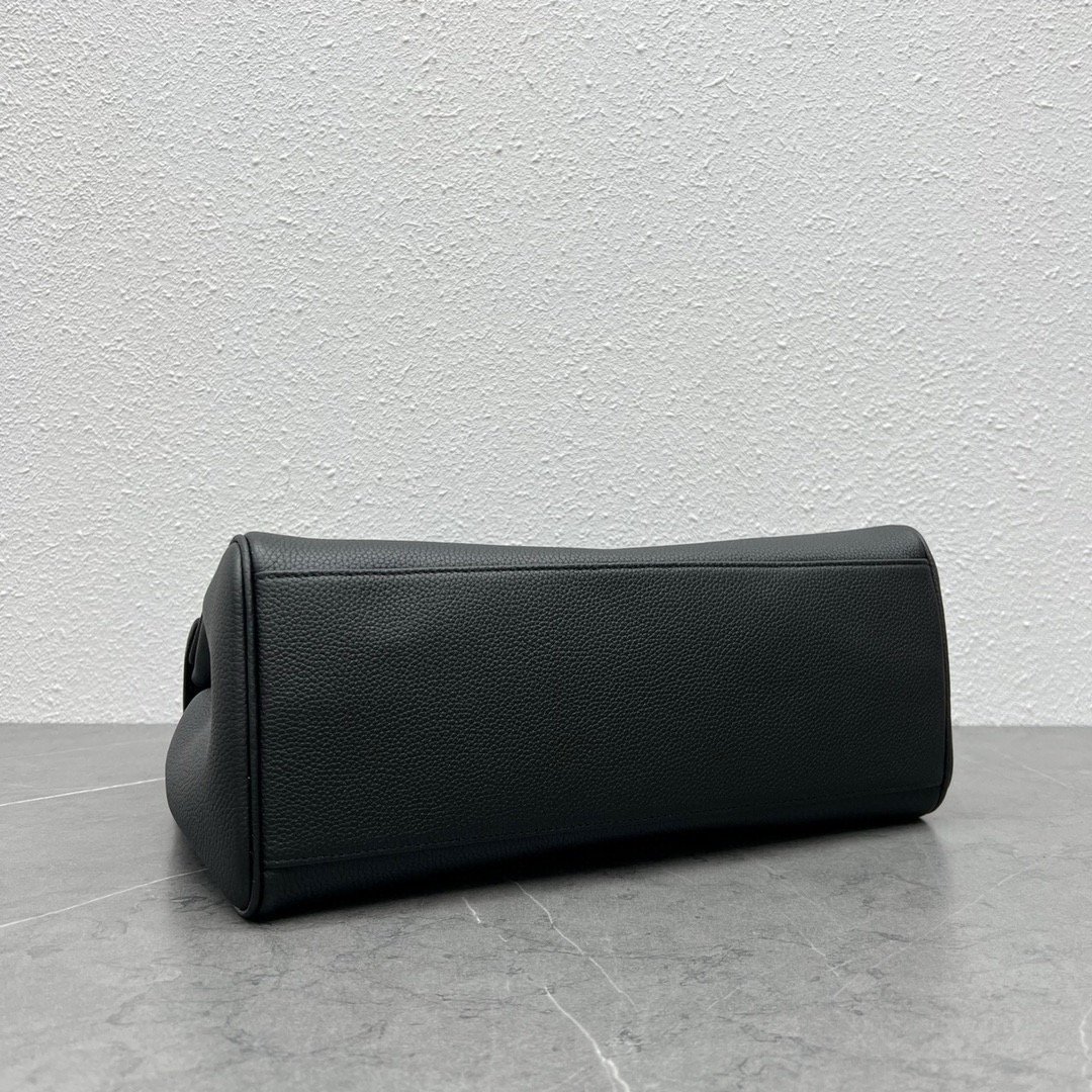 Celline Soft16 Small Lychee Black