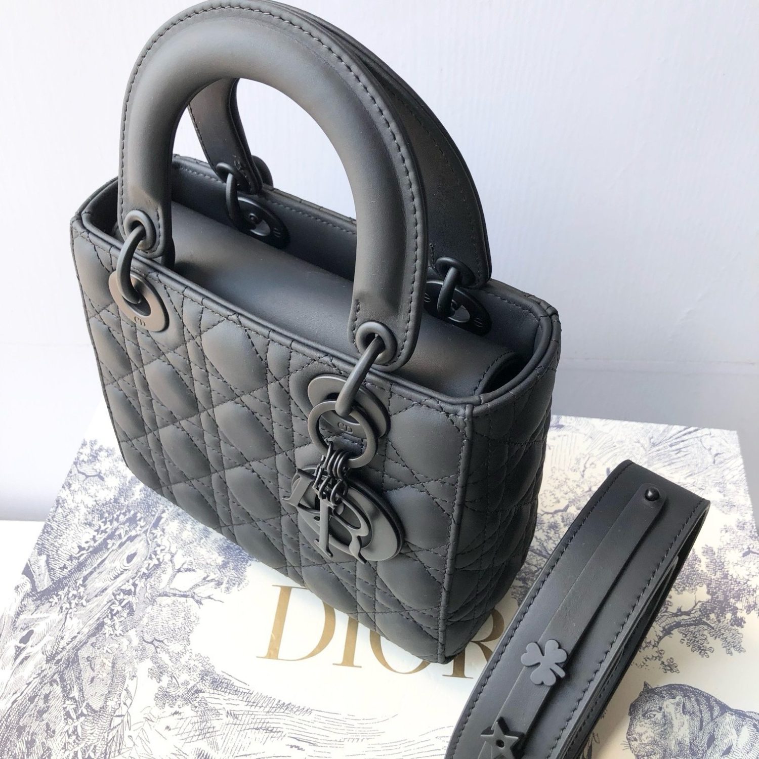 Lady Dior My four-panel matte ox leather can be carried. shoulder and back or crossbody. size: 20 *16.5 * 8