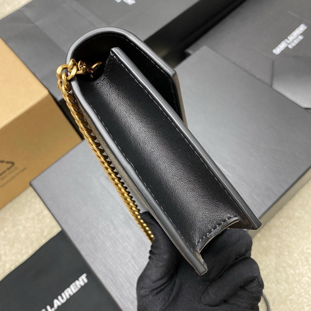 LE CASSANDRE Smooth leather envelope and chain wallet Black lambskin/gold 743050