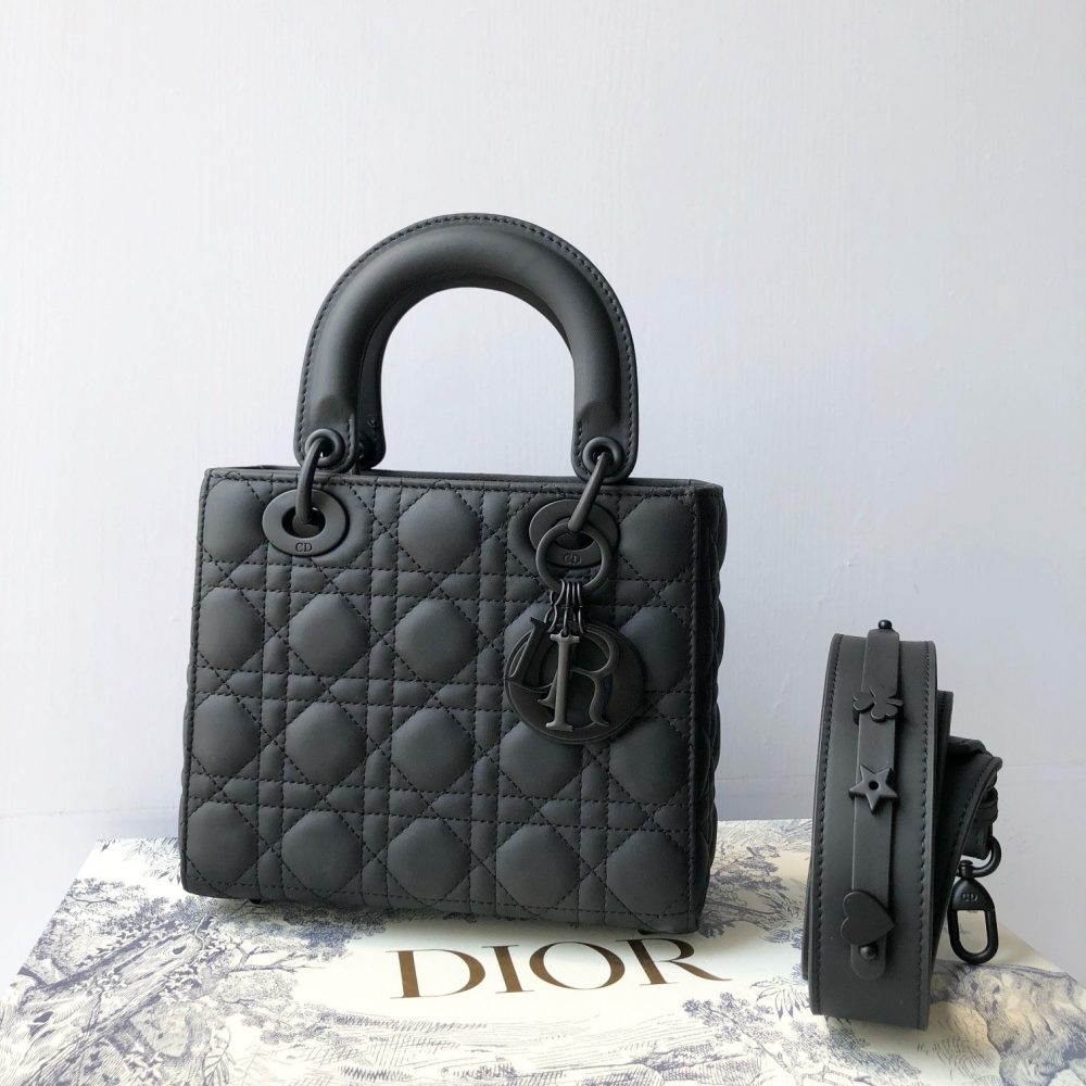 Lady Dior My four-panel matte ox leather can be carried. shoulder and back or crossbody. size: 20 *16.5 * 8