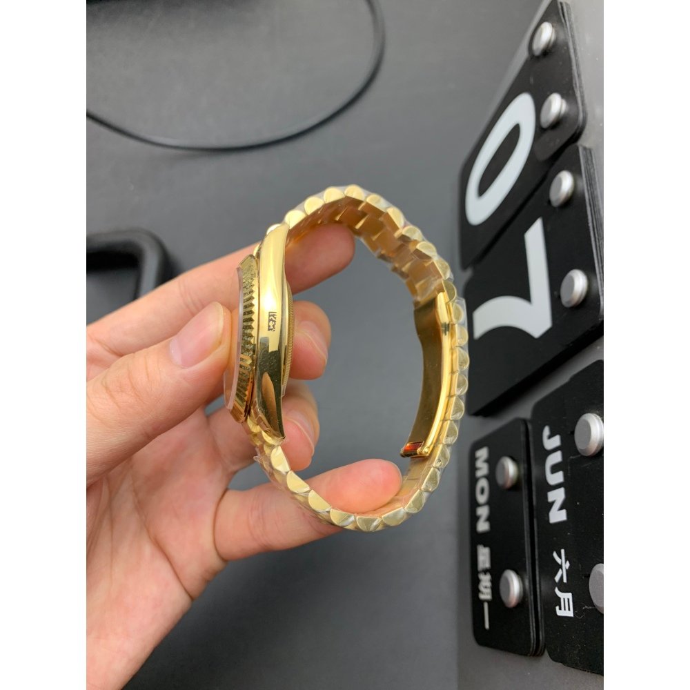 Rolex Day-Date 228238 40mm Yellow Gold Champagne Roman Dial President Swiss Clone Movement