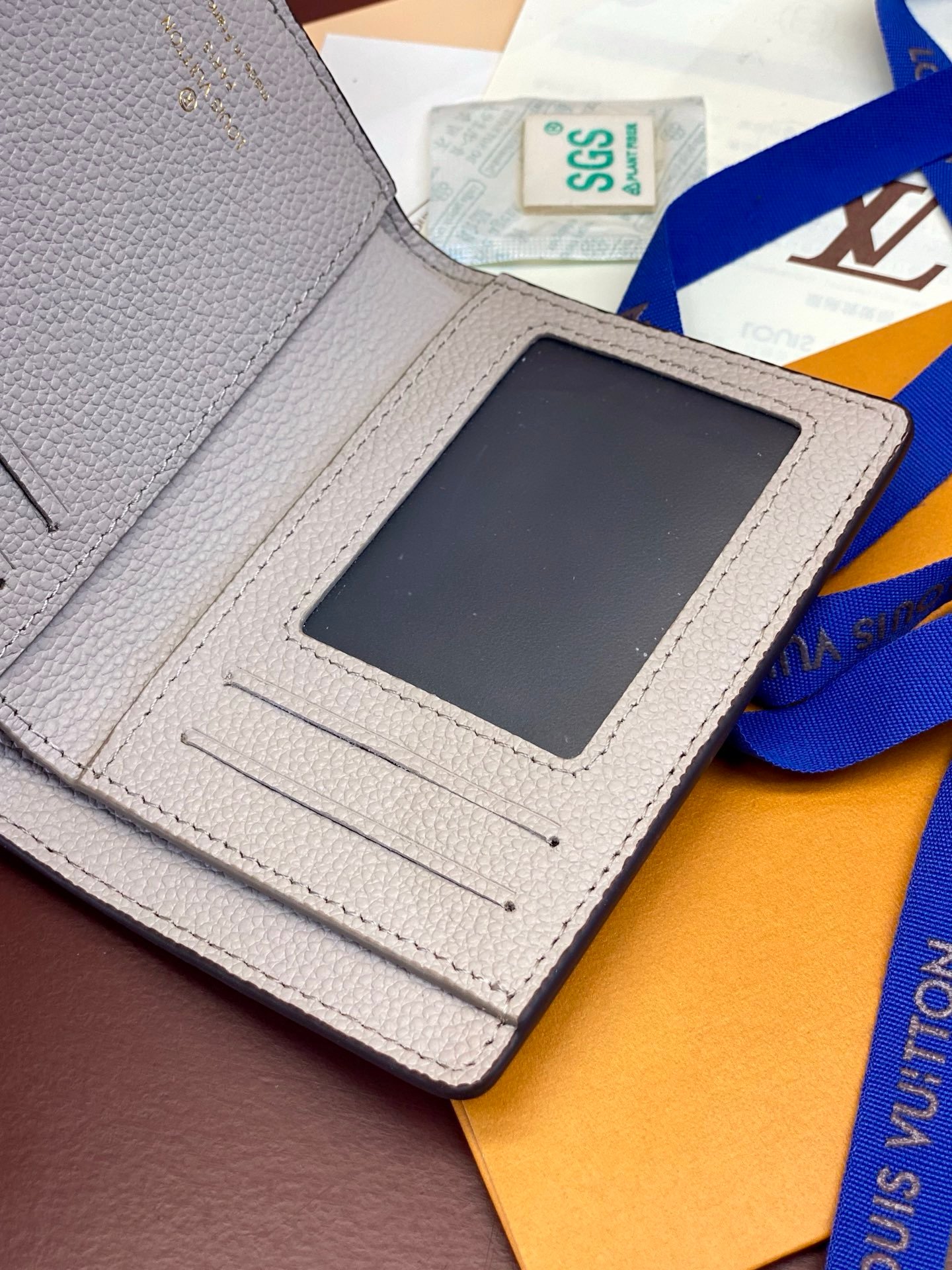 LV Grey! Short! Wallet Wallet made of soft monogramempreinte leather