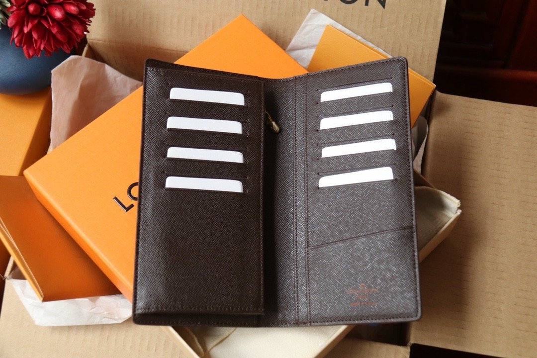 LV brazza wallet card holder
