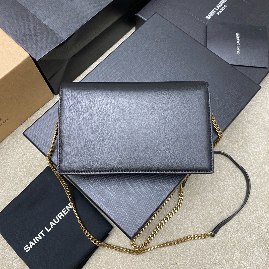 LE CASSANDRE Smooth leather envelope and chain wallet Black lambskin/gold 743050