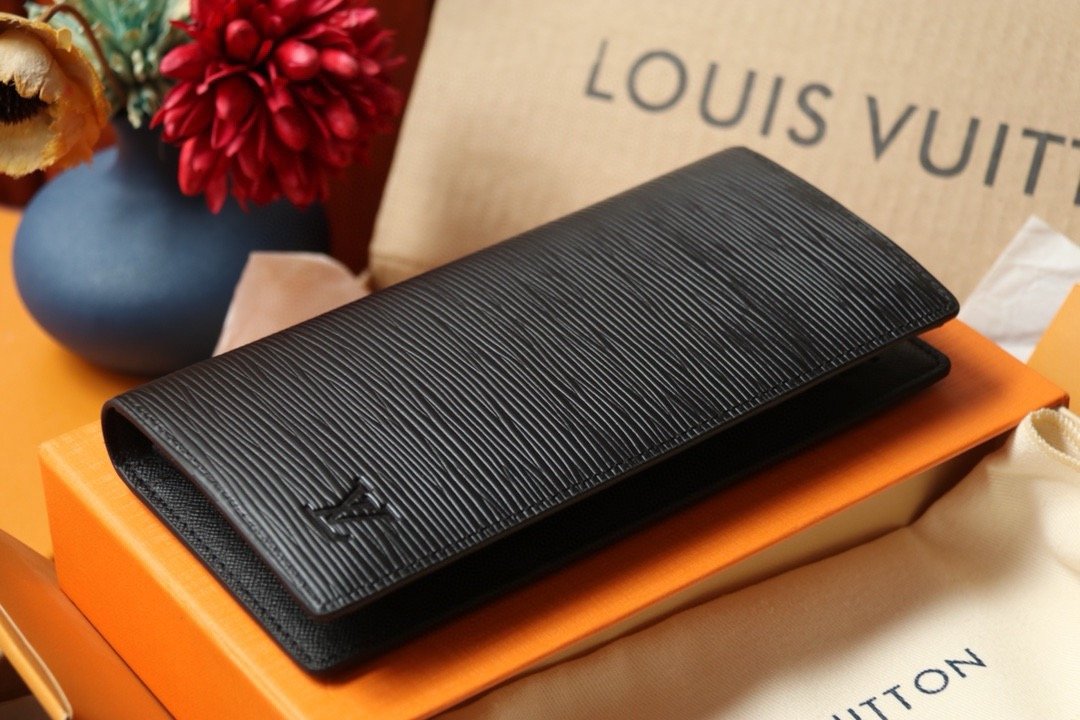LV brazza wallet water ripple