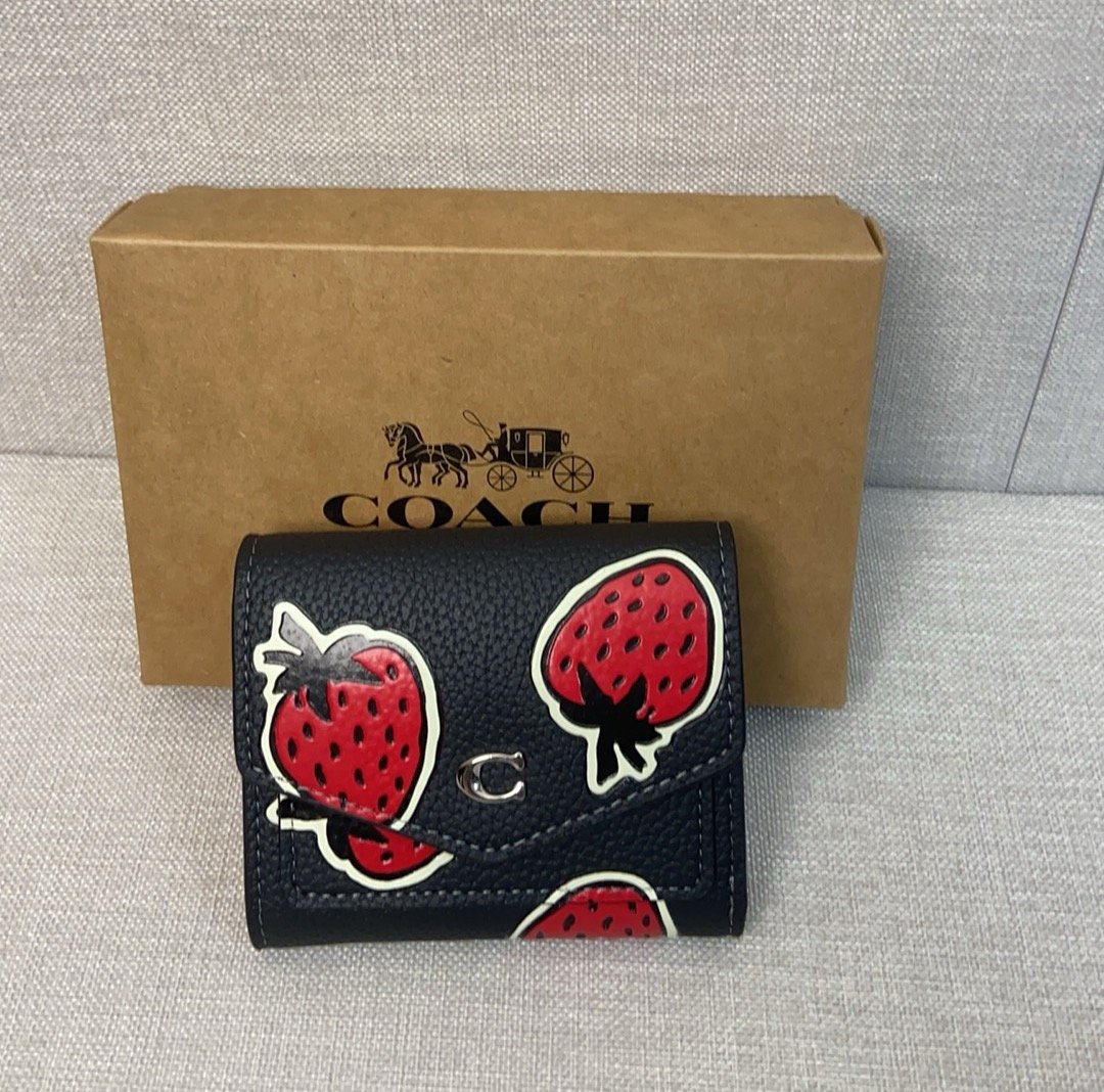 Strawberry pattern wallet