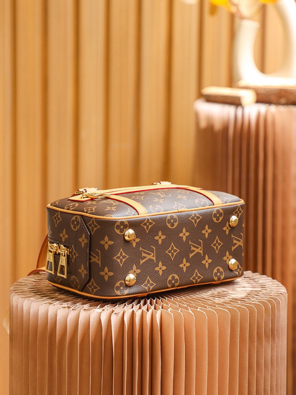Louis Vuitton CITE New and Used Series #m46321# 26*16*11cm