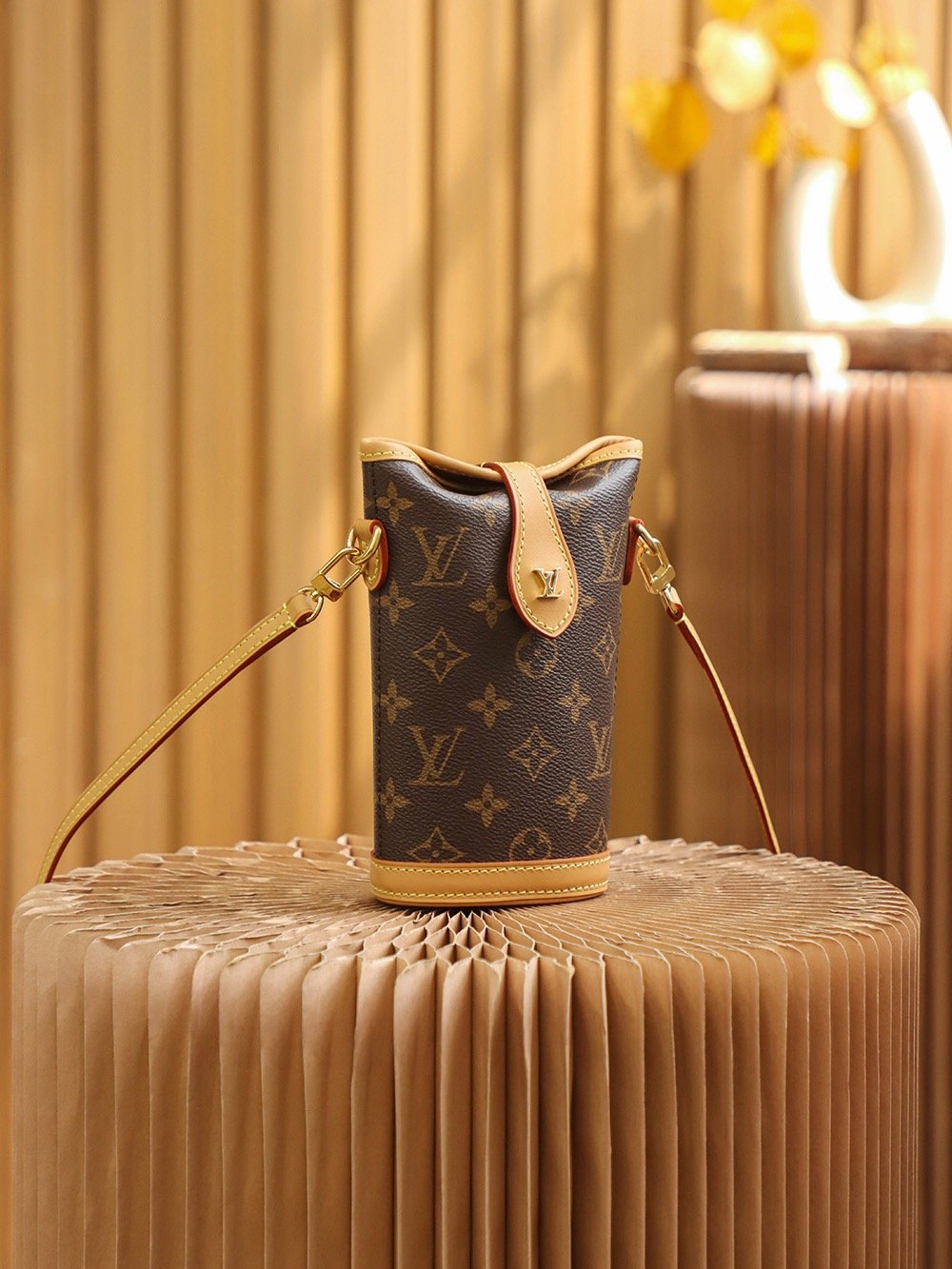 Louis Vuitton FOLD ME系列#m80874# SP 14.5*18*6.5cm